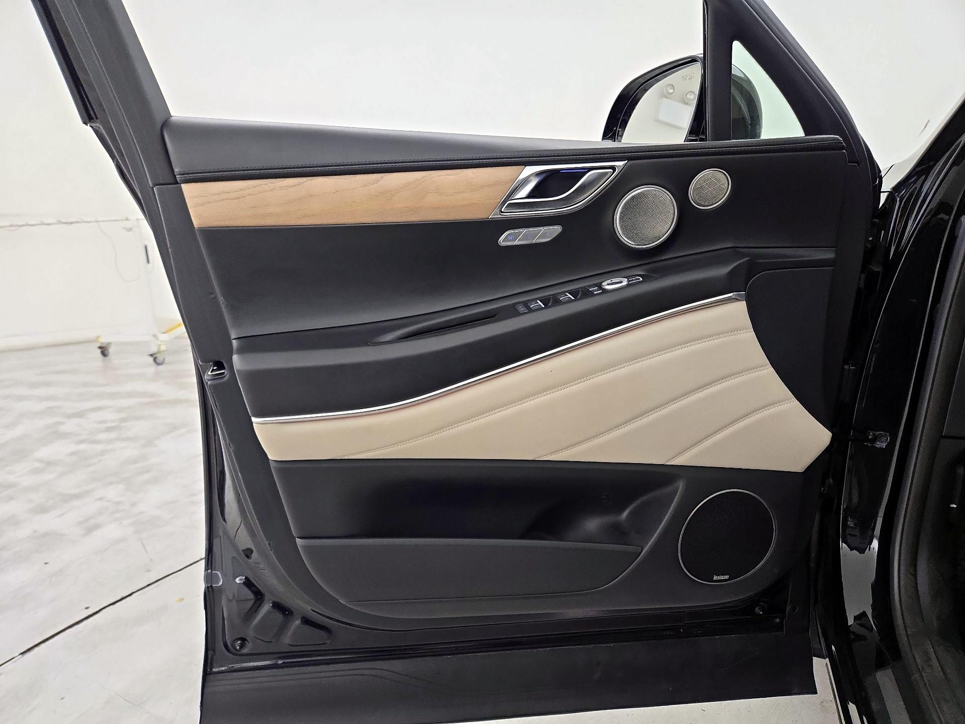 Thumbnail: 2021 Genesis GV80 - 12