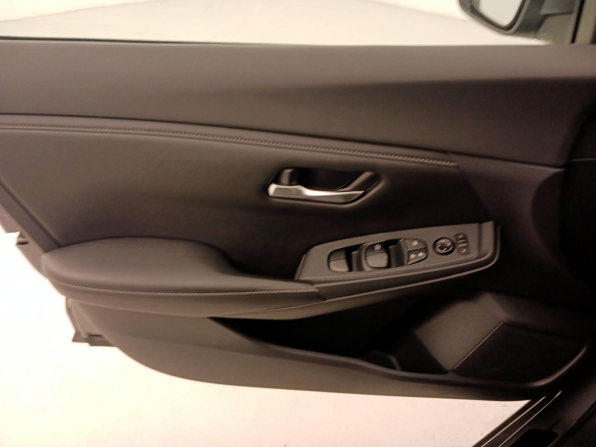 Thumbnail: 2022 Nissan Sentra - 12