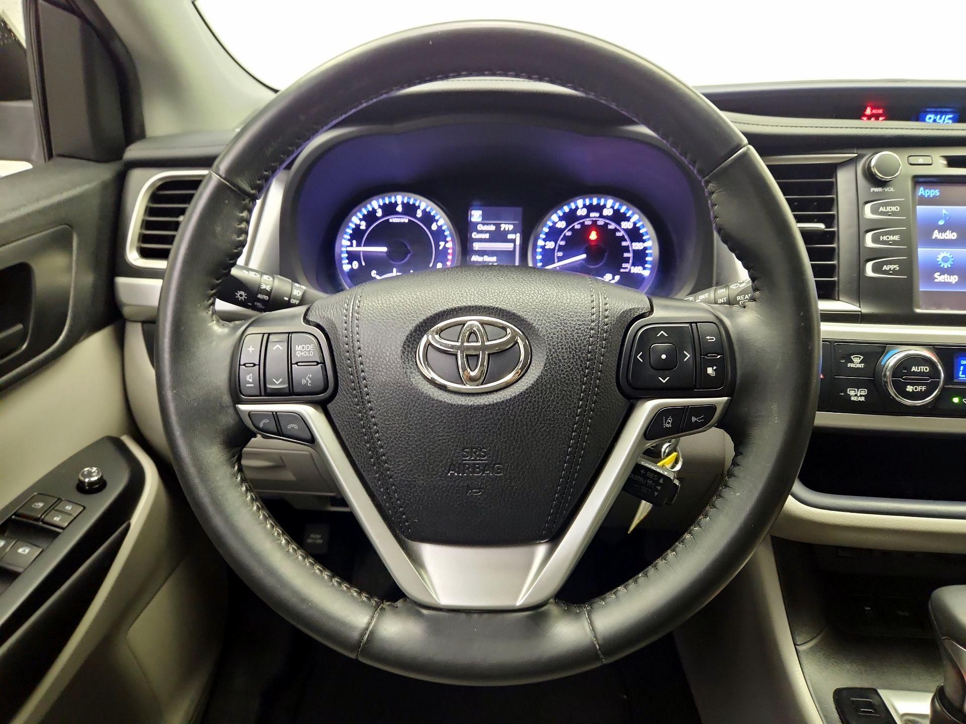 Thumbnail: 2019 Toyota Highlander - 10