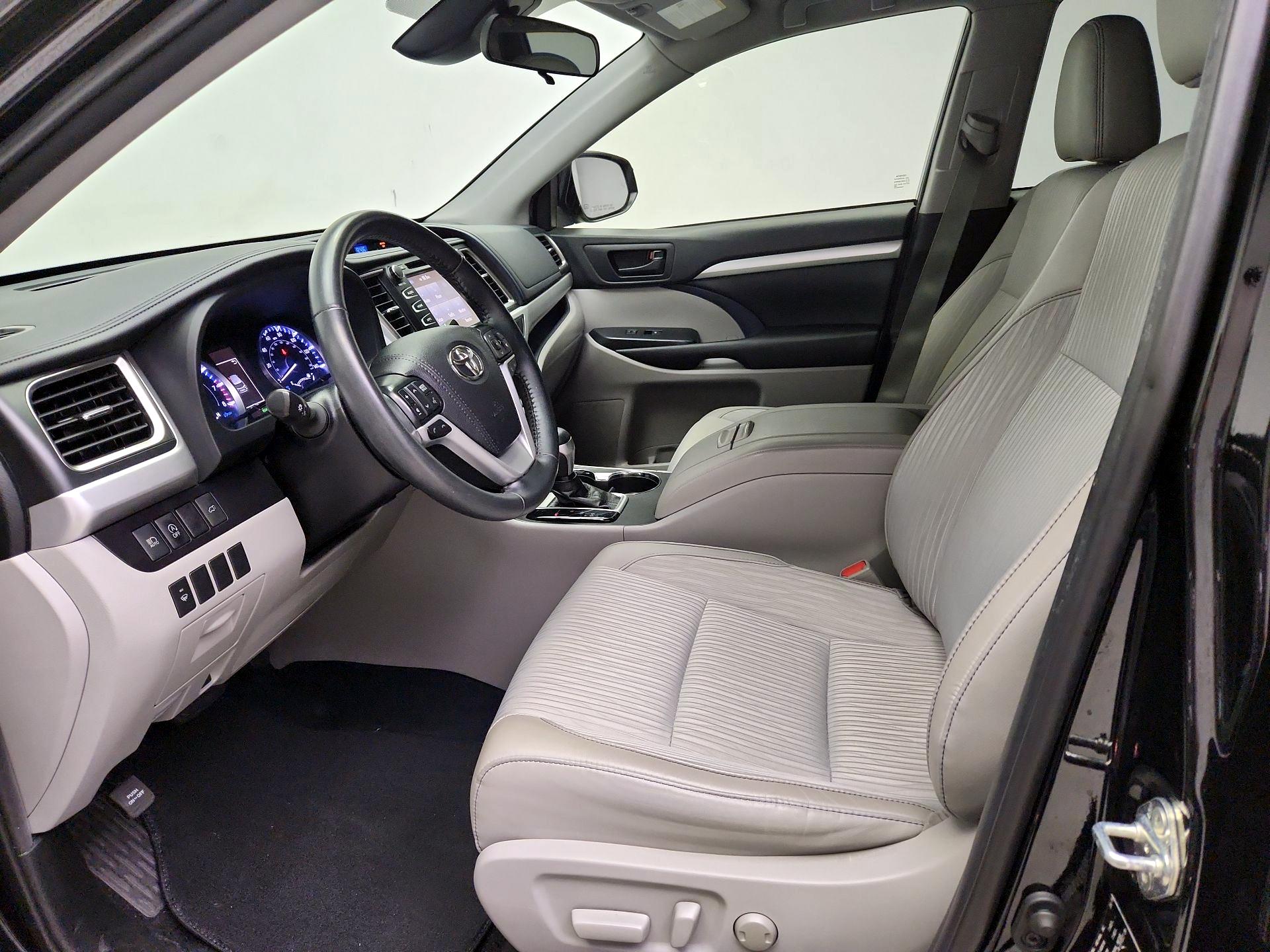 Thumbnail: 2019 Toyota Highlander - 11