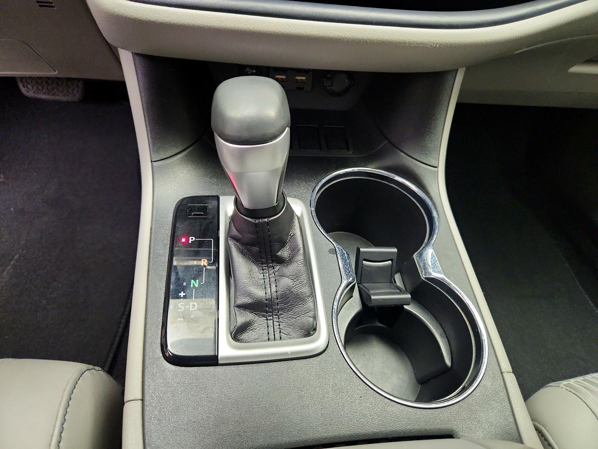 Thumbnail: 2019 Toyota Highlander - 17