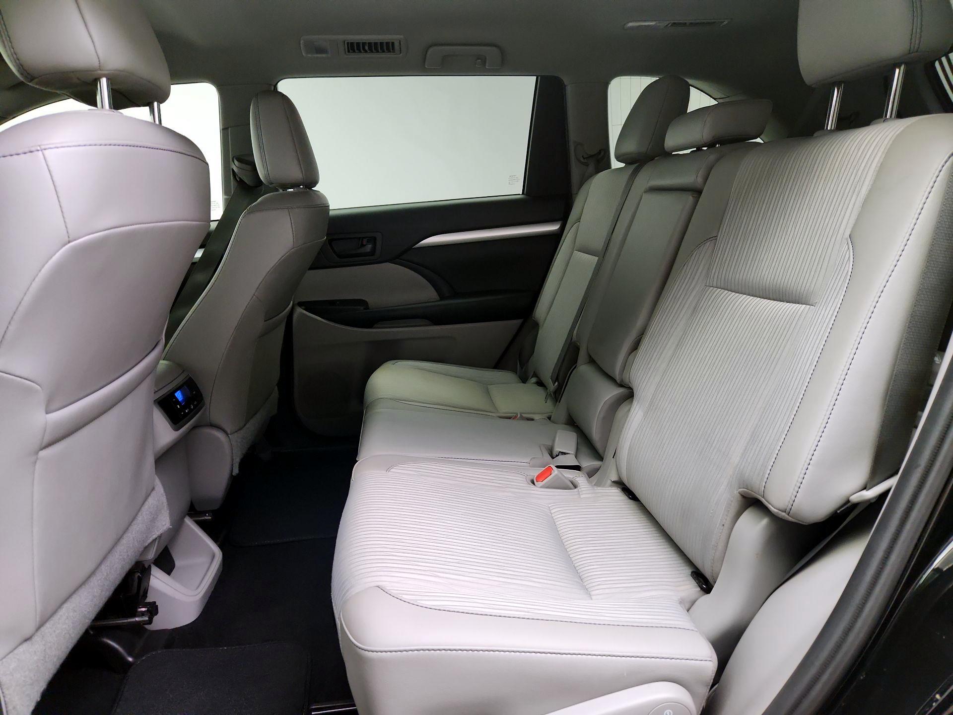 Thumbnail: 2019 Toyota Highlander - 19