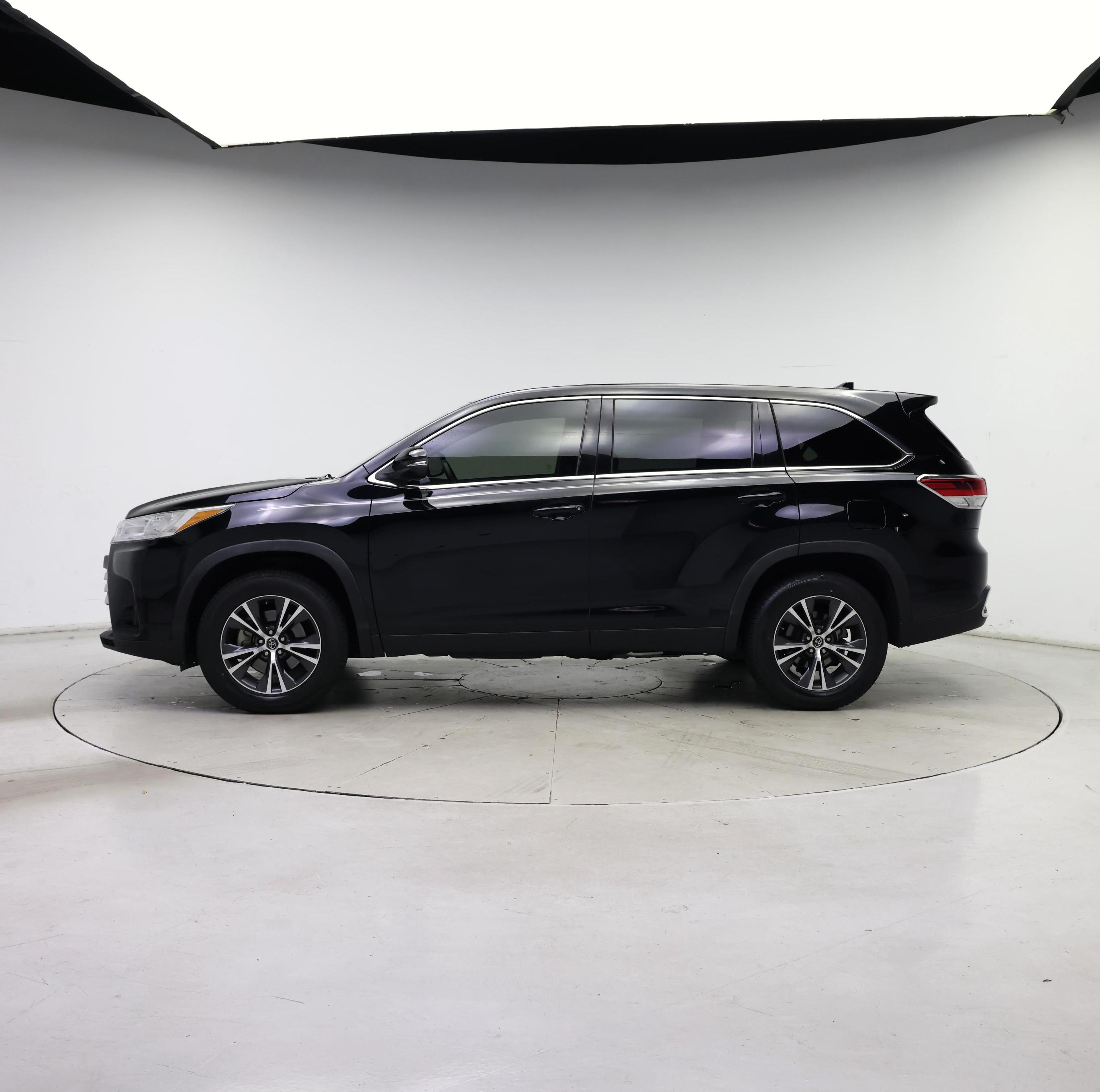Thumbnail: 2019 Toyota Highlander - 3