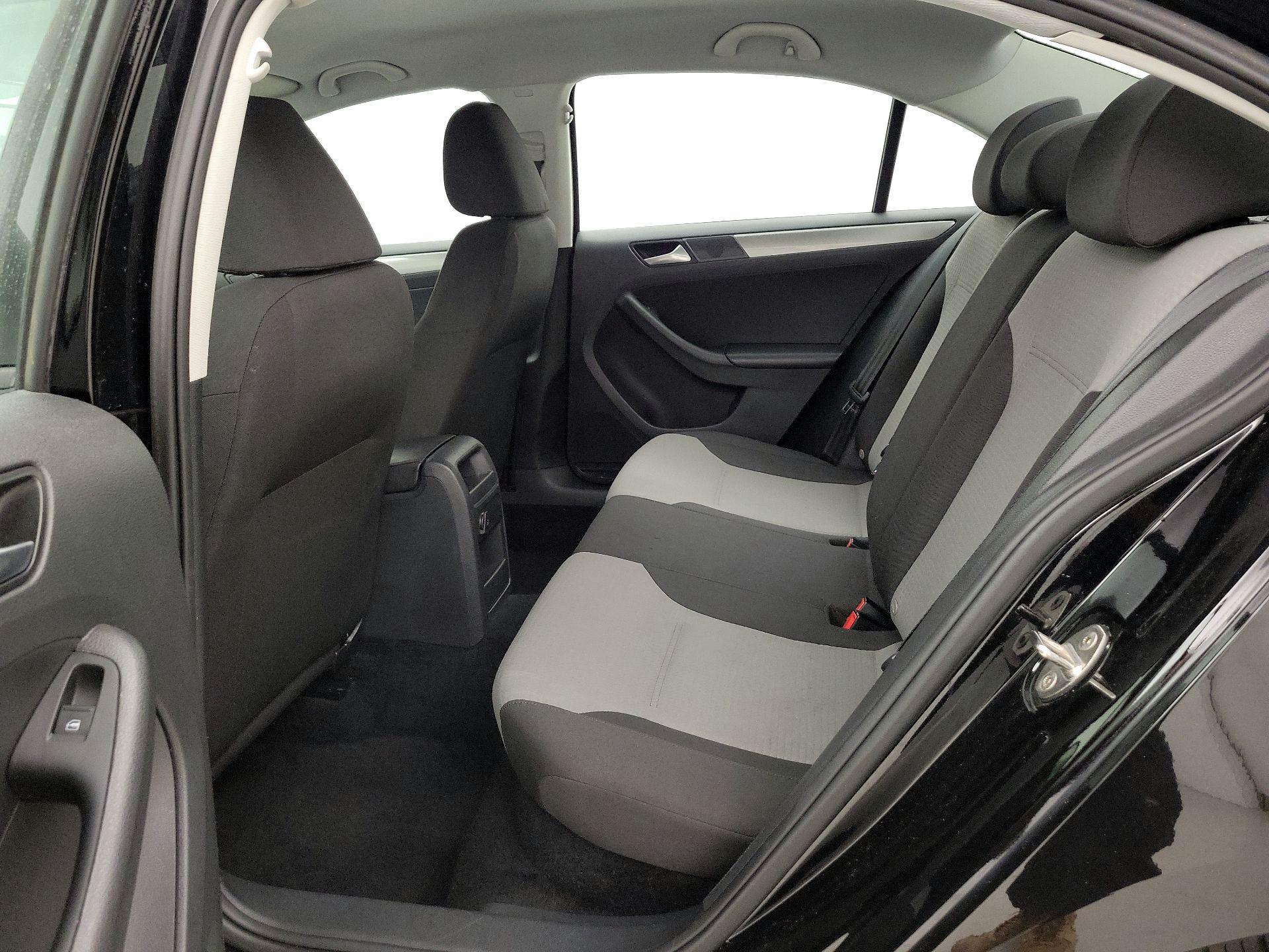 Thumbnail: 2018 Volkswagen Jetta - 19