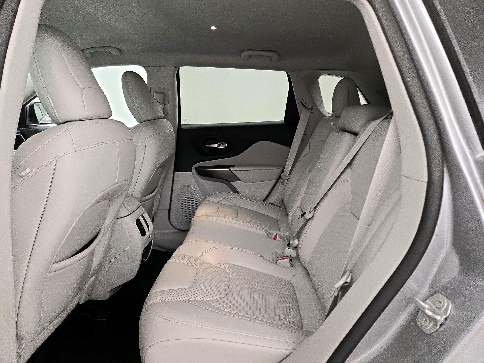 Thumbnail: 2021 Jeep Cherokee - 19