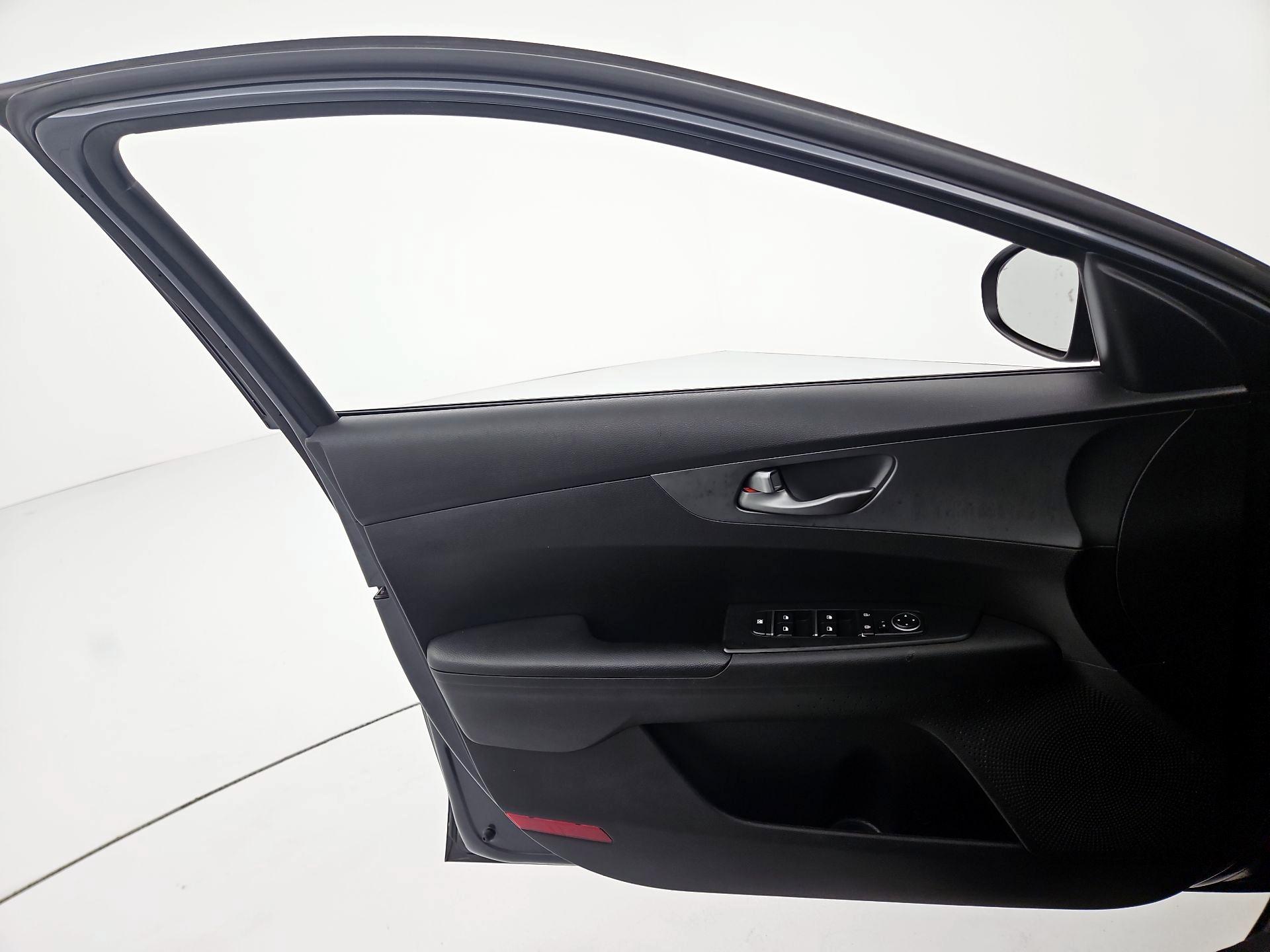 Thumbnail: 2020 Kia Forte - 12