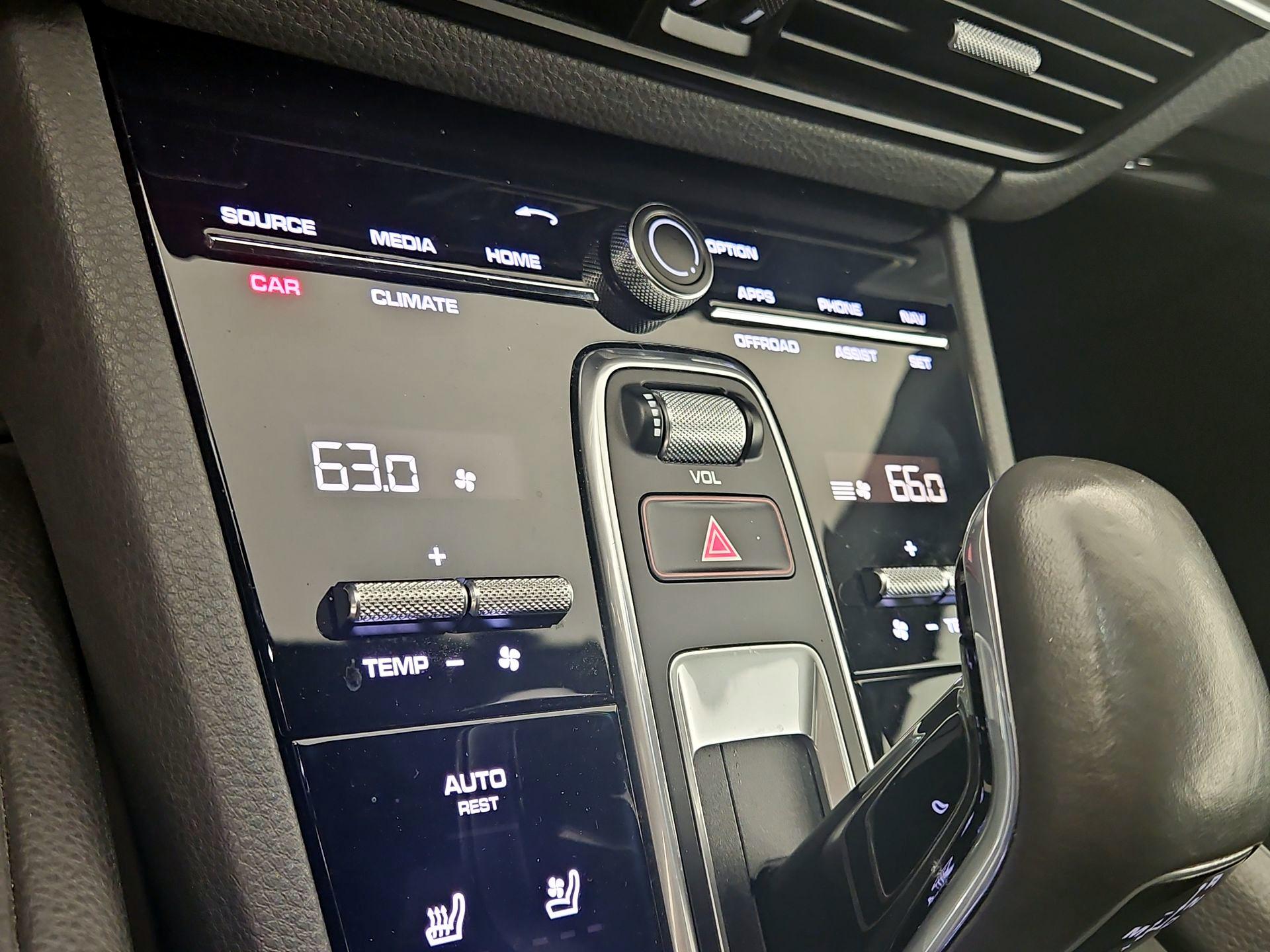 Thumbnail: 2019 Porsche Cayenne - 17