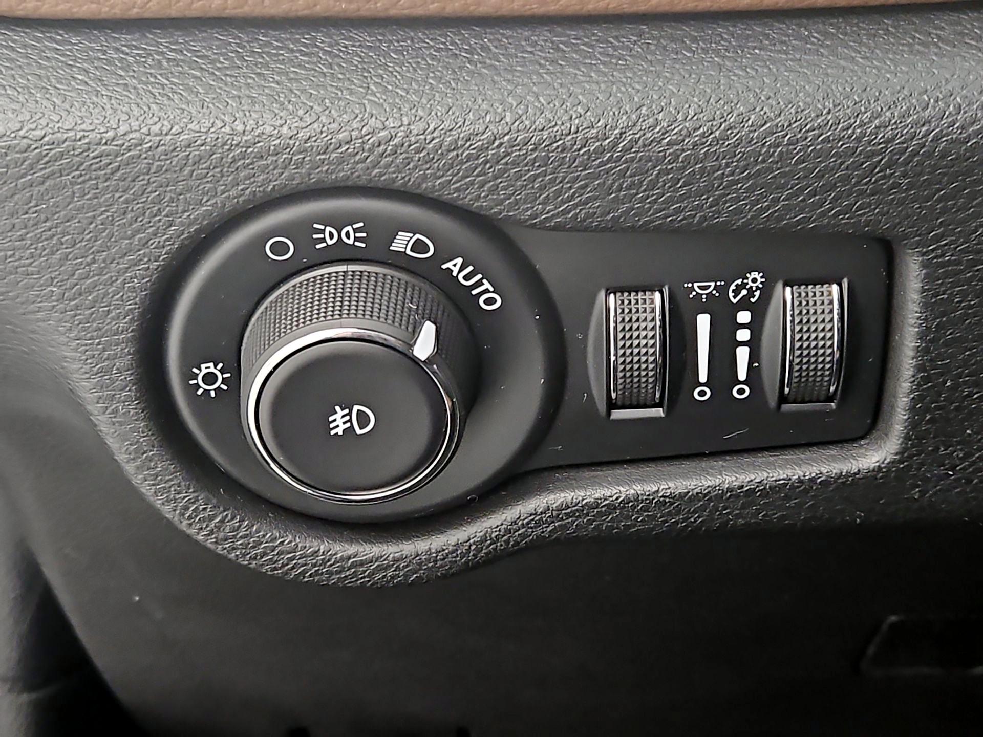 Thumbnail: 2019 Chrysler Pacifica - 13