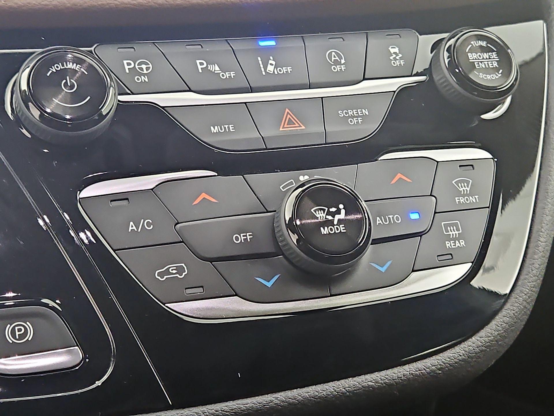 Thumbnail: 2019 Chrysler Pacifica - 17