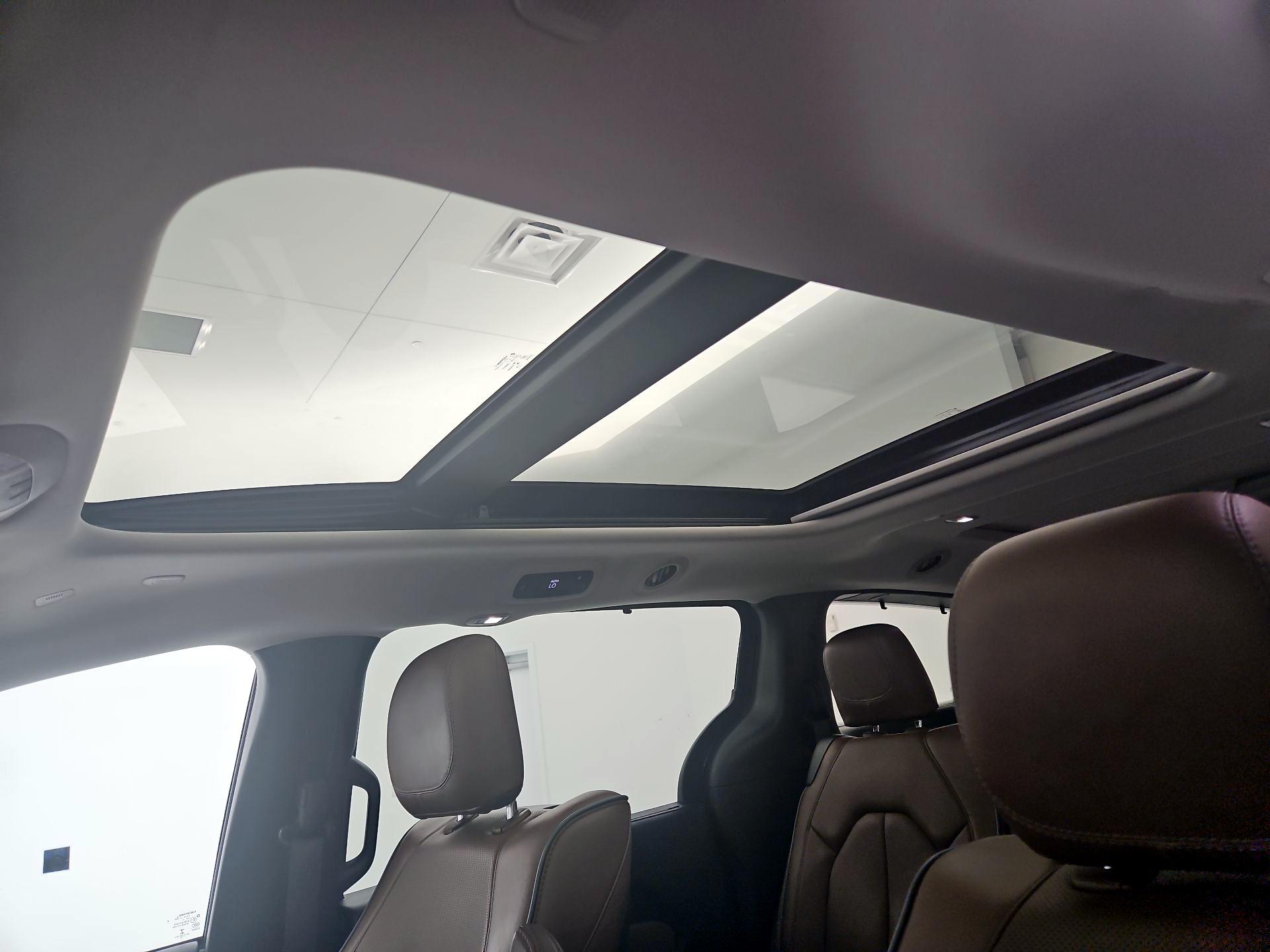 Thumbnail: 2019 Chrysler Pacifica - 20