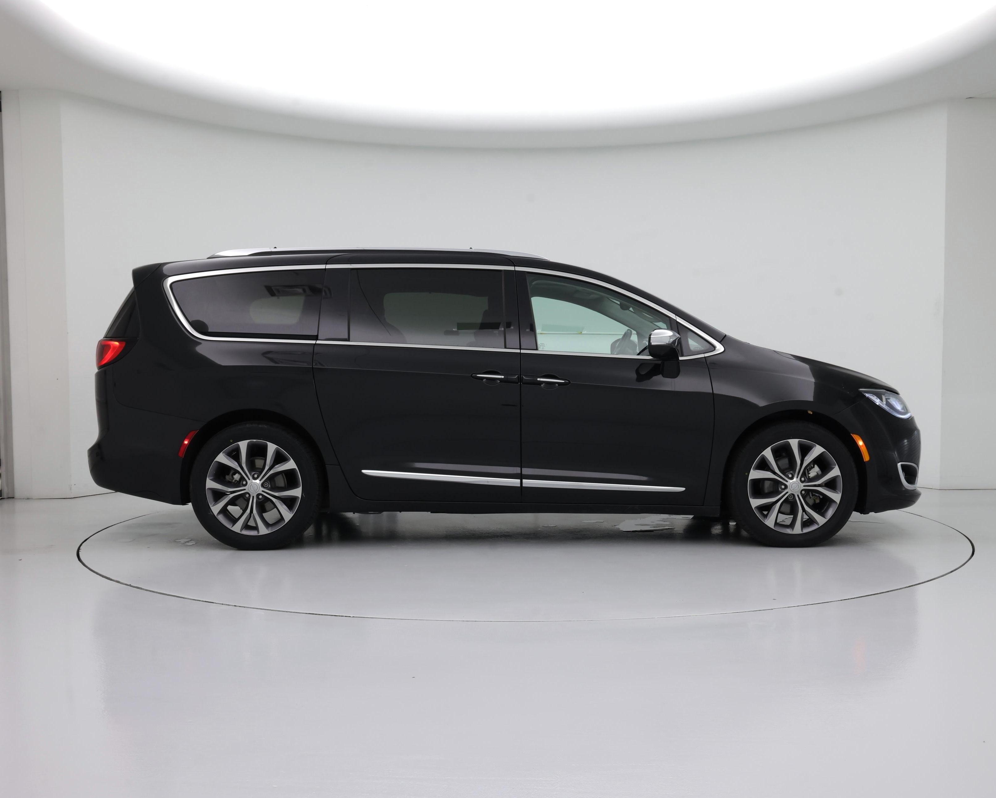 Thumbnail: 2019 Chrysler Pacifica - 7