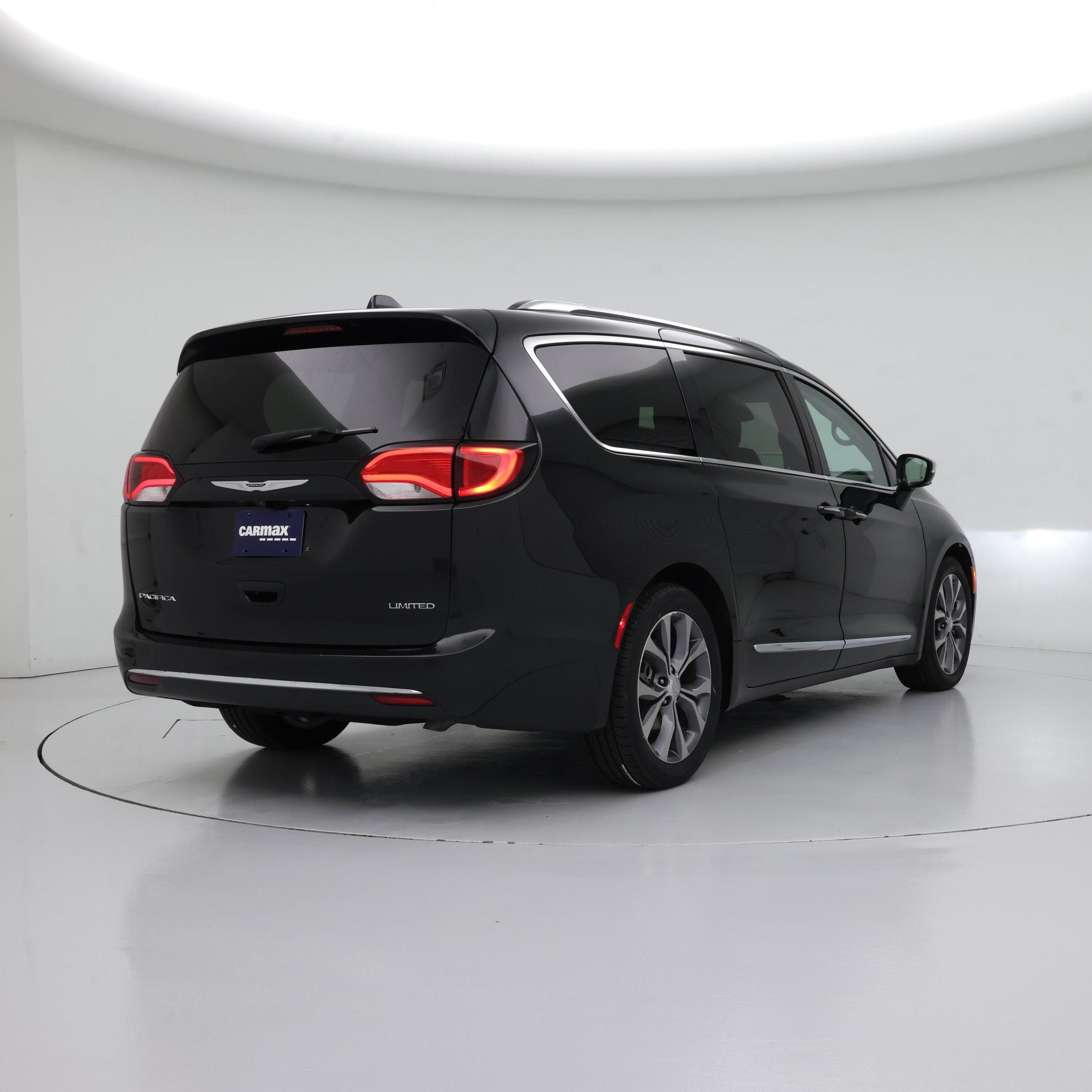 Thumbnail: 2019 Chrysler Pacifica - 8