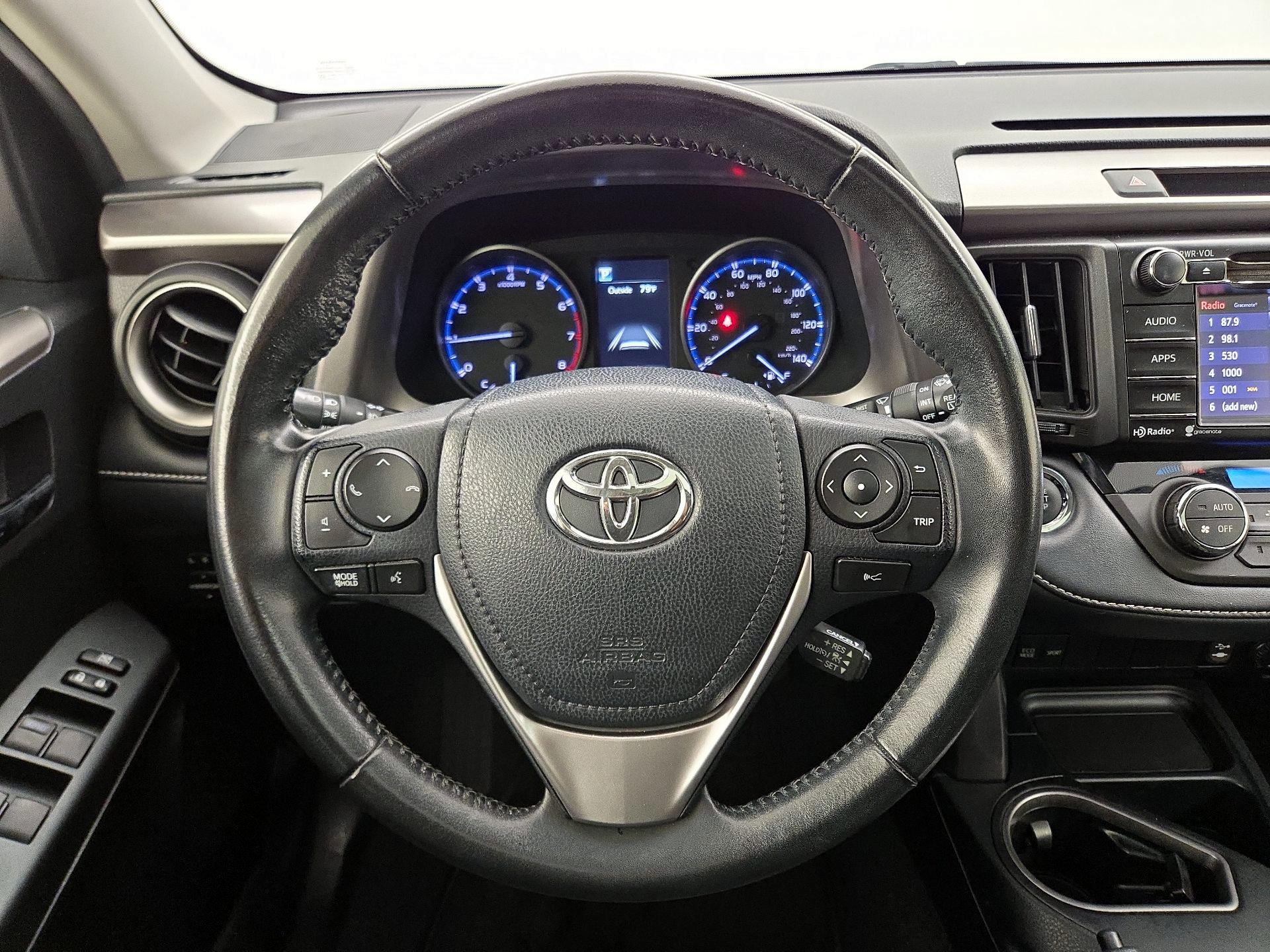 Thumbnail: 2018 Toyota RAV4 - 10