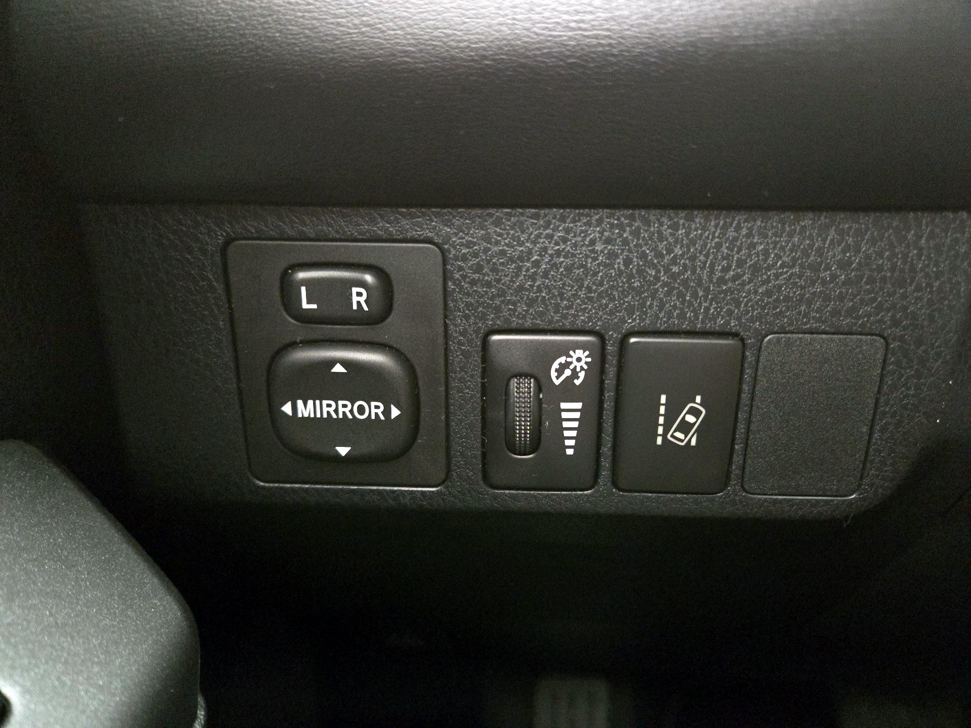 Thumbnail: 2018 Toyota RAV4 - 13