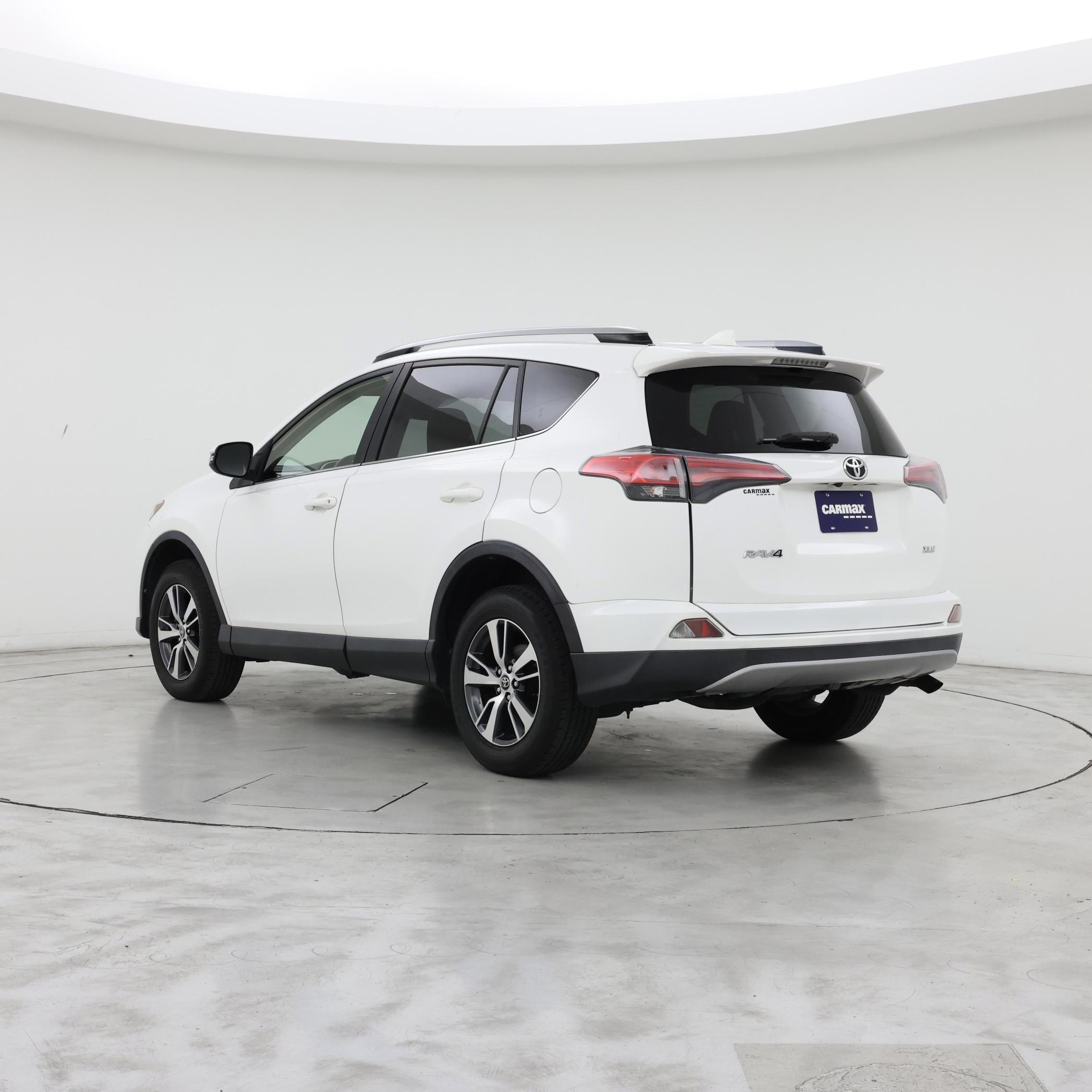Thumbnail: 2018 Toyota RAV4 - 2