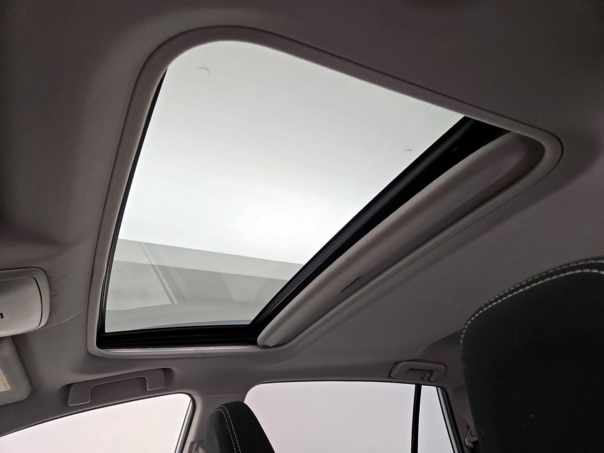 Thumbnail: 2018 Toyota RAV4 - 19