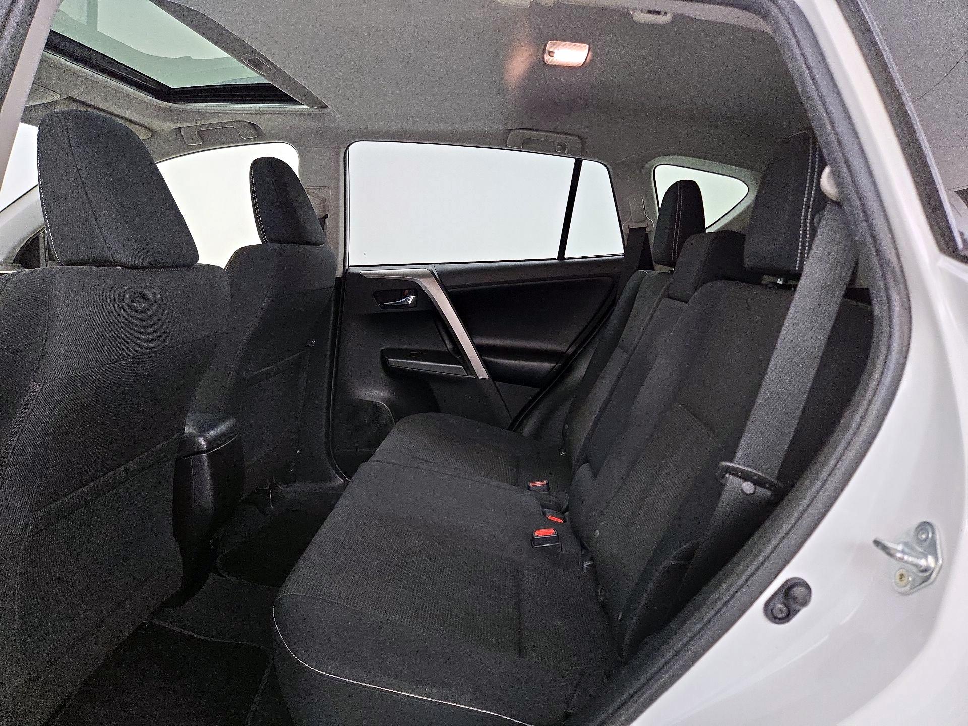 Thumbnail: 2018 Toyota RAV4 - 20