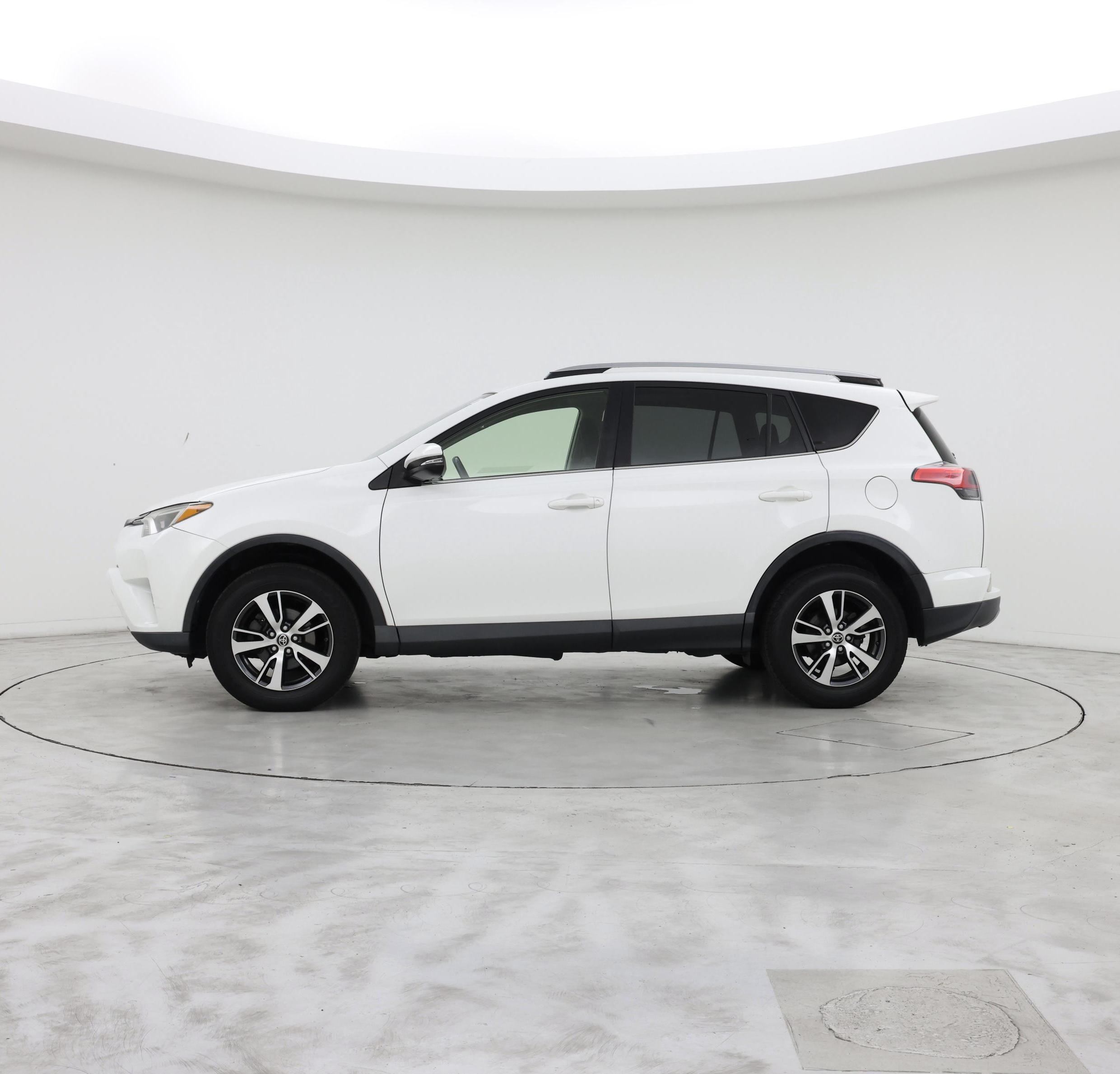 Thumbnail: 2018 Toyota RAV4 - 3
