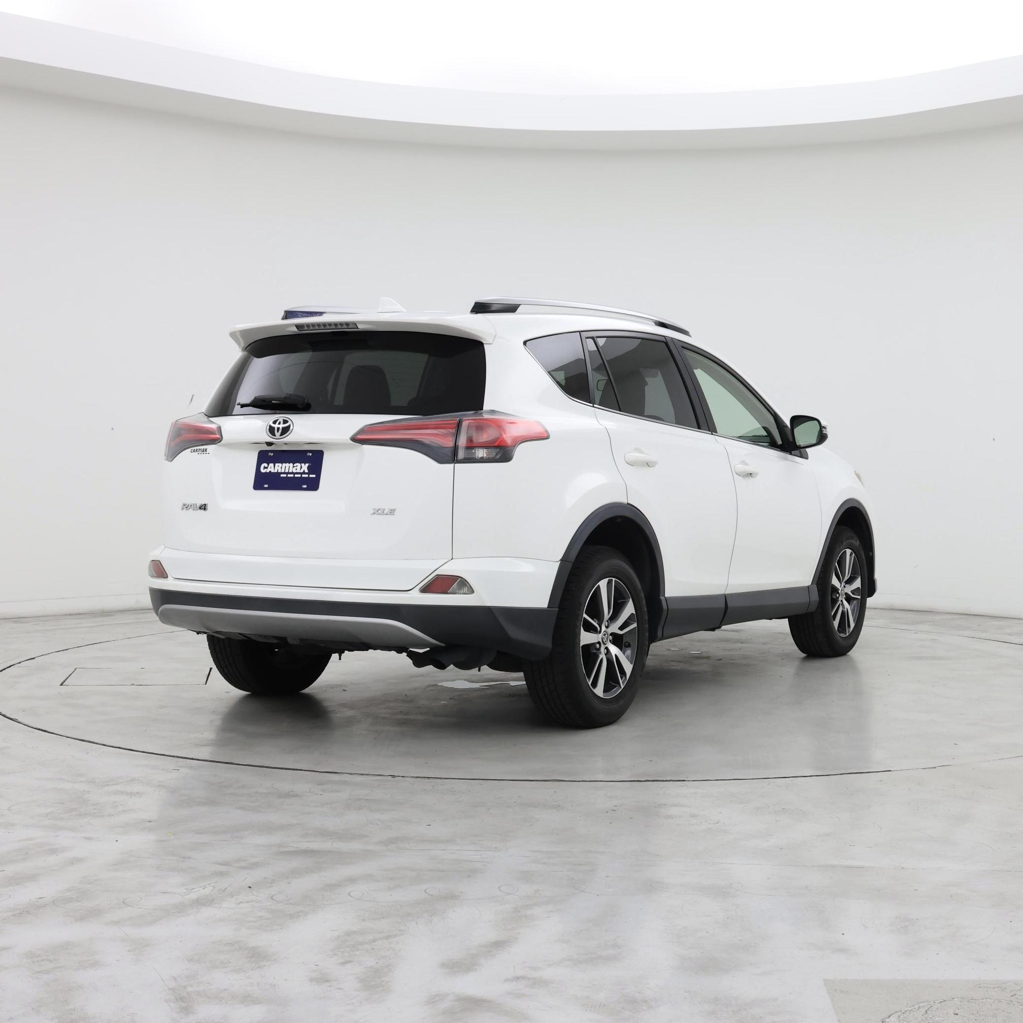 Thumbnail: 2018 Toyota RAV4 - 8