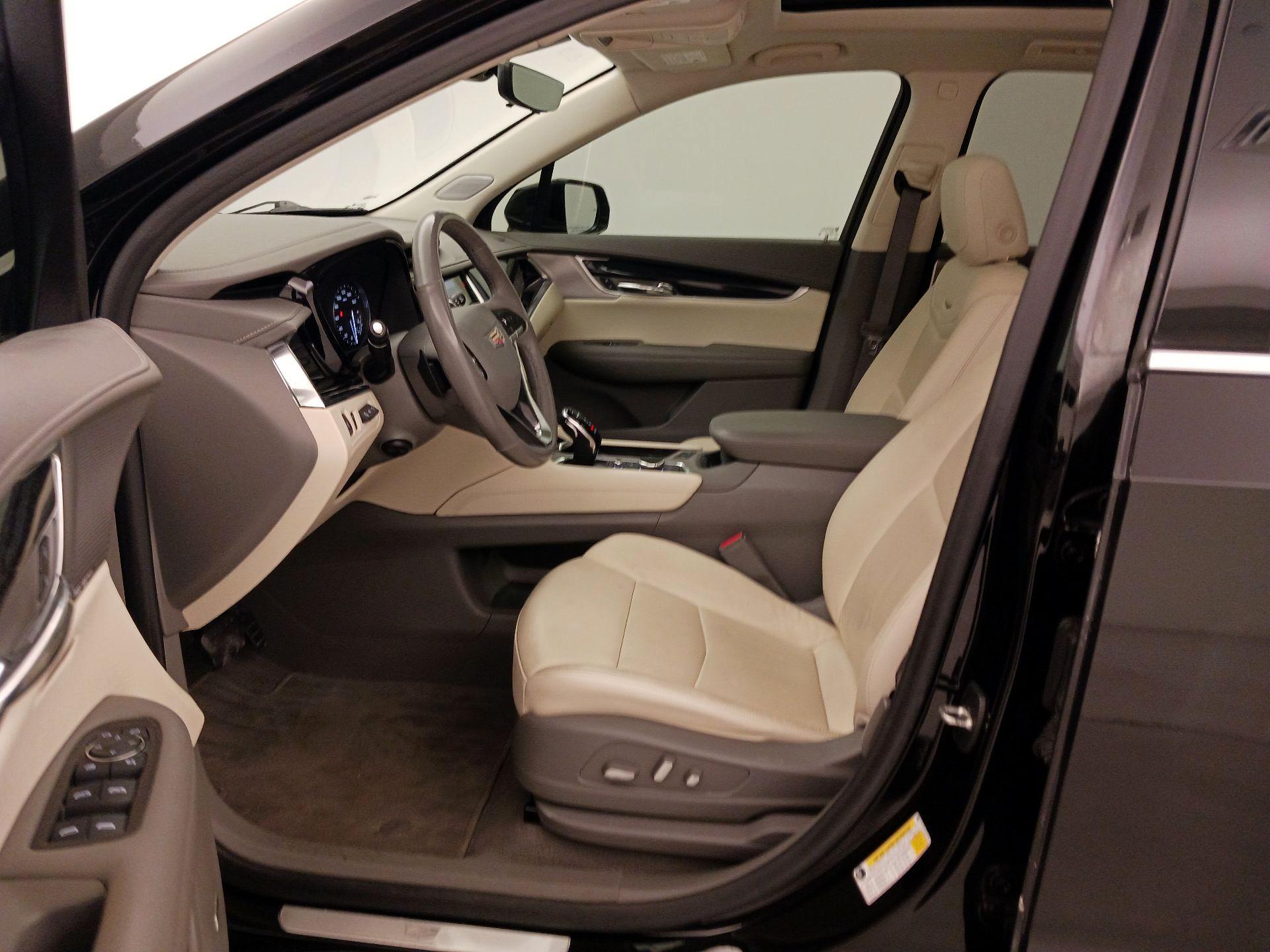 Thumbnail: 2021 Cadillac XT6 - 11