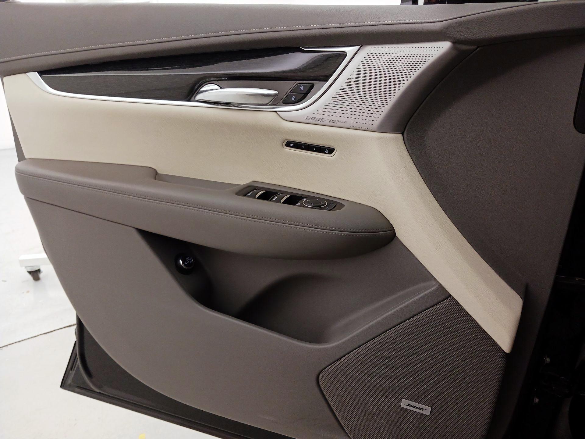 Thumbnail: 2021 Cadillac XT6 - 12
