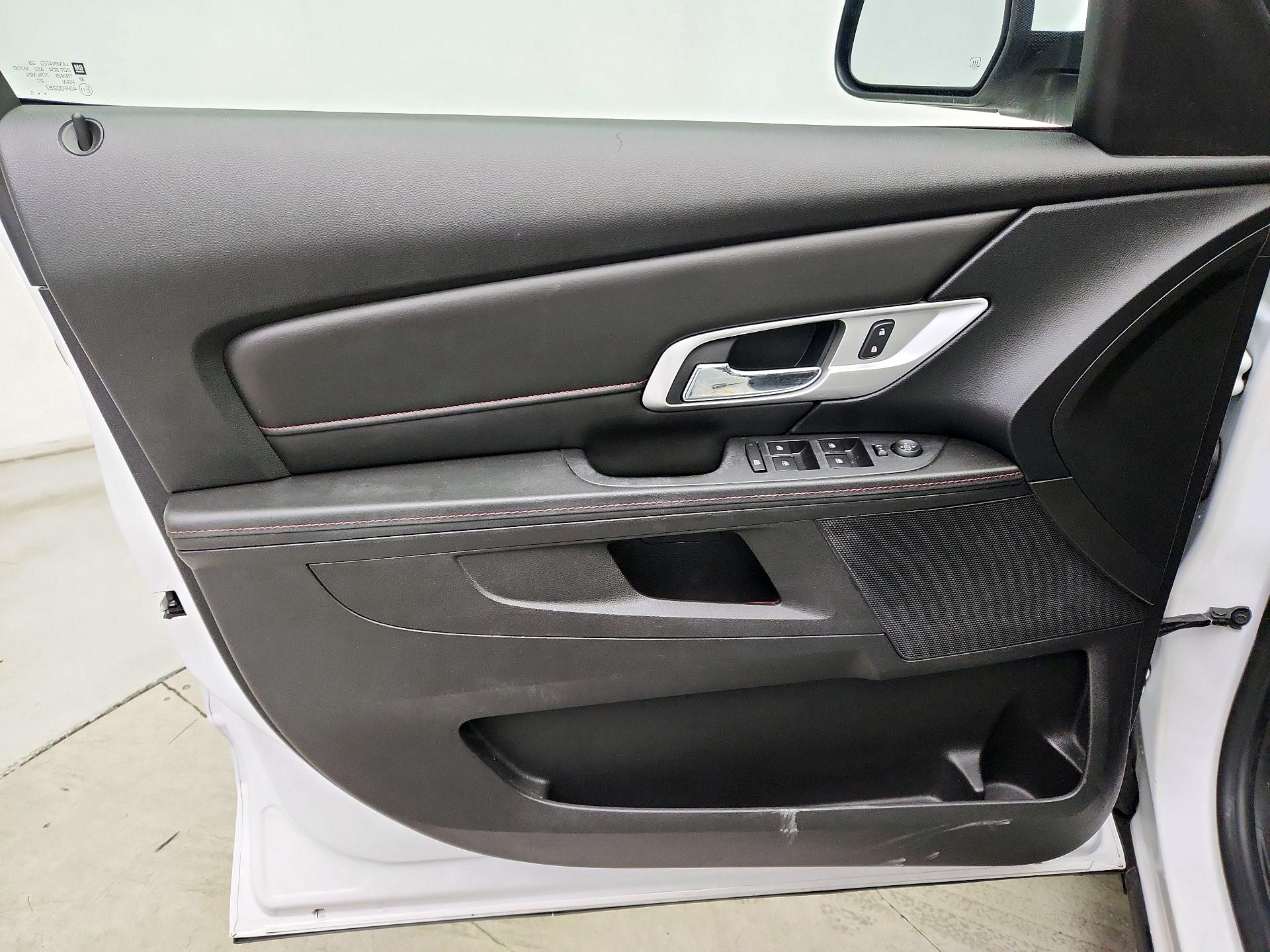 Thumbnail: 2015 GMC Terrain - 12