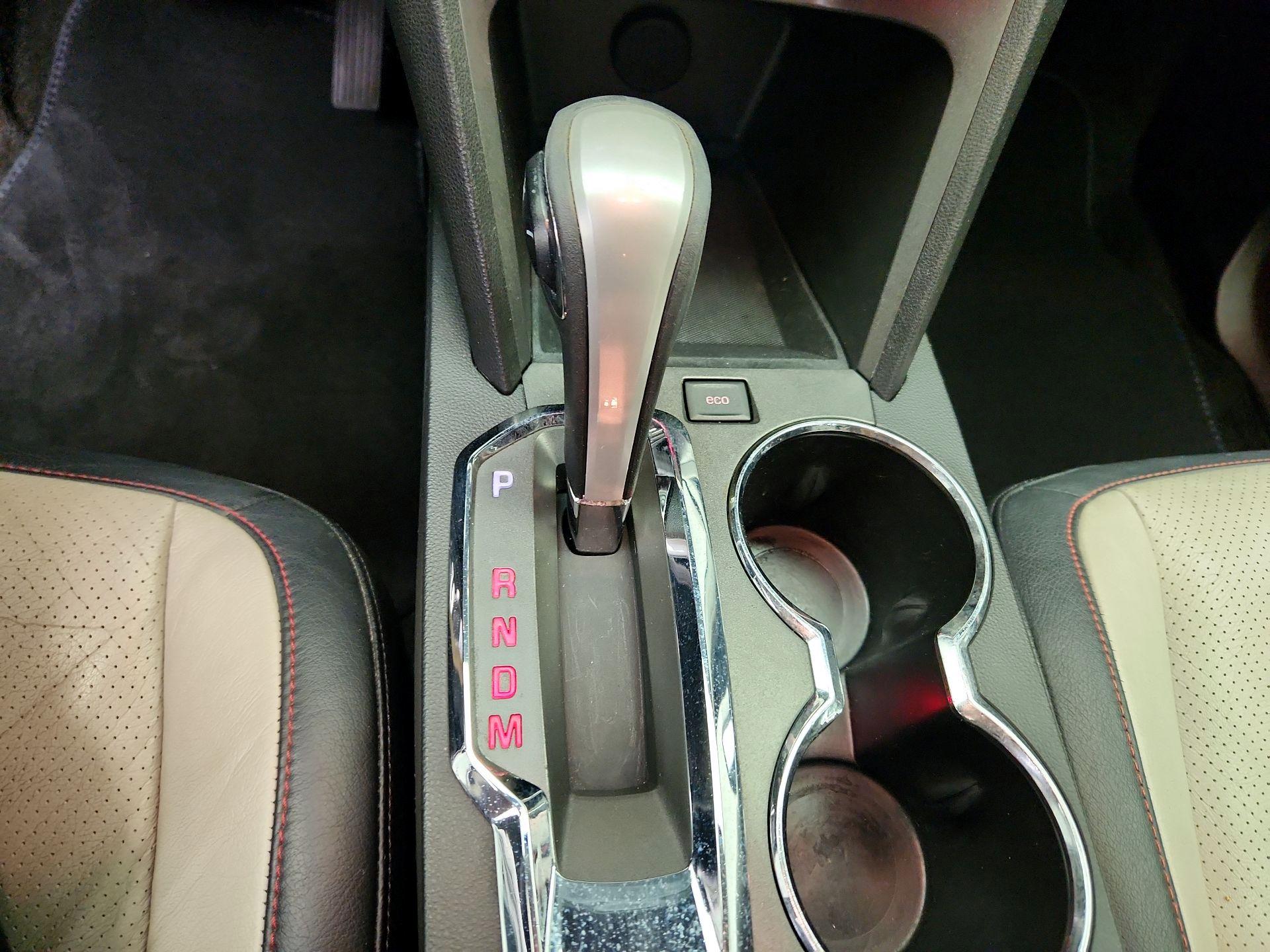 Thumbnail: 2015 GMC Terrain - 17