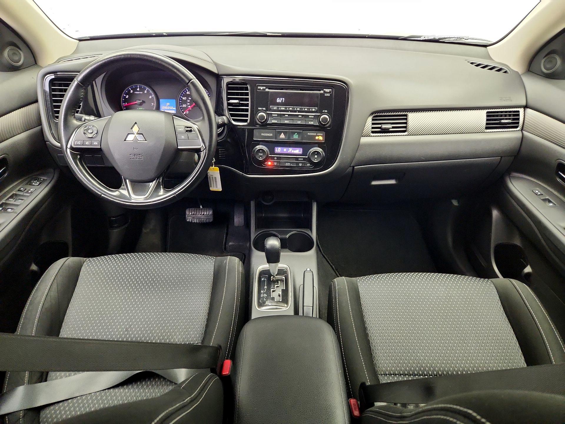 Thumbnail: 2016 Mitsubishi Outlander - 9