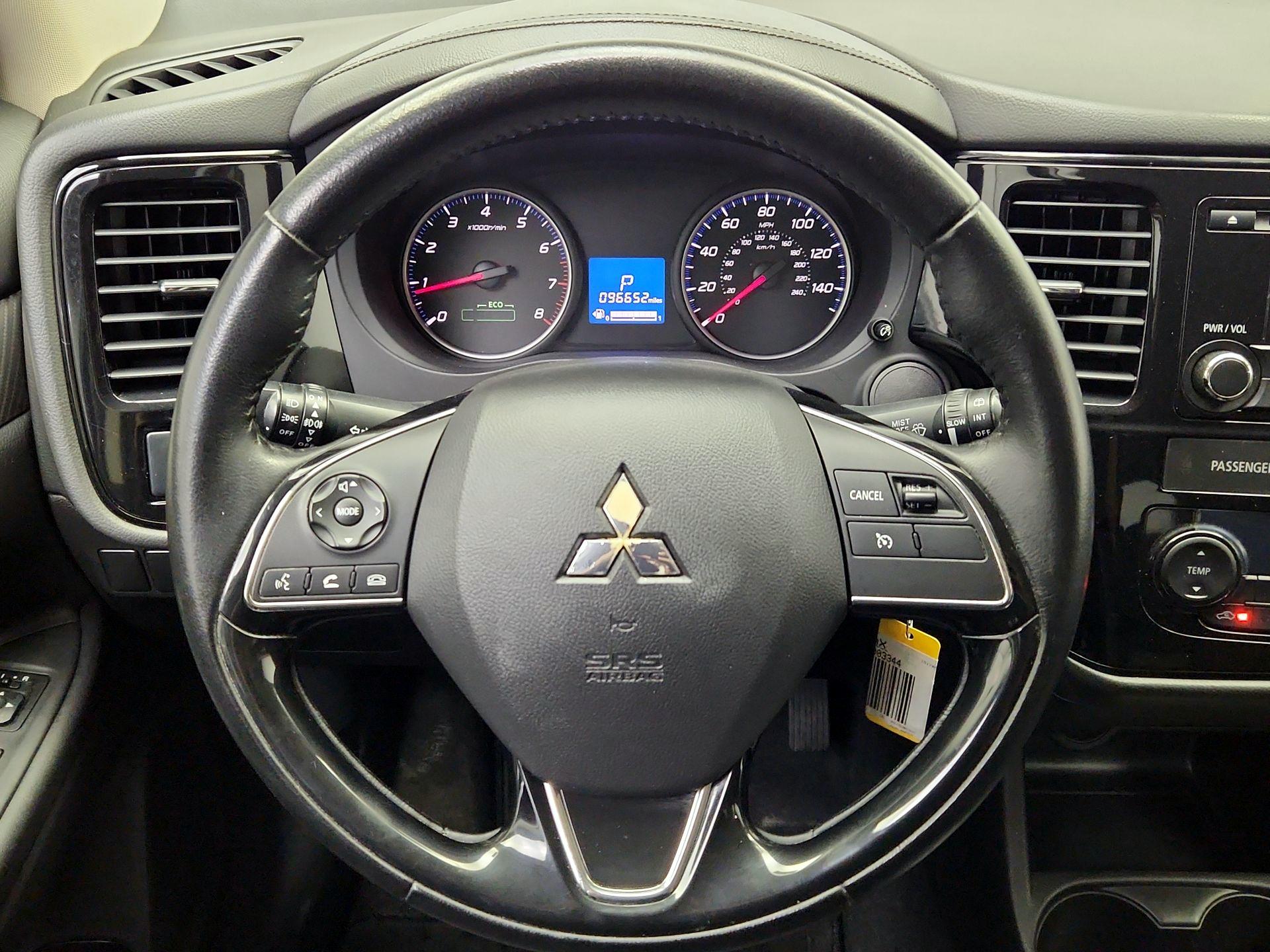 Thumbnail: 2016 Mitsubishi Outlander - 10