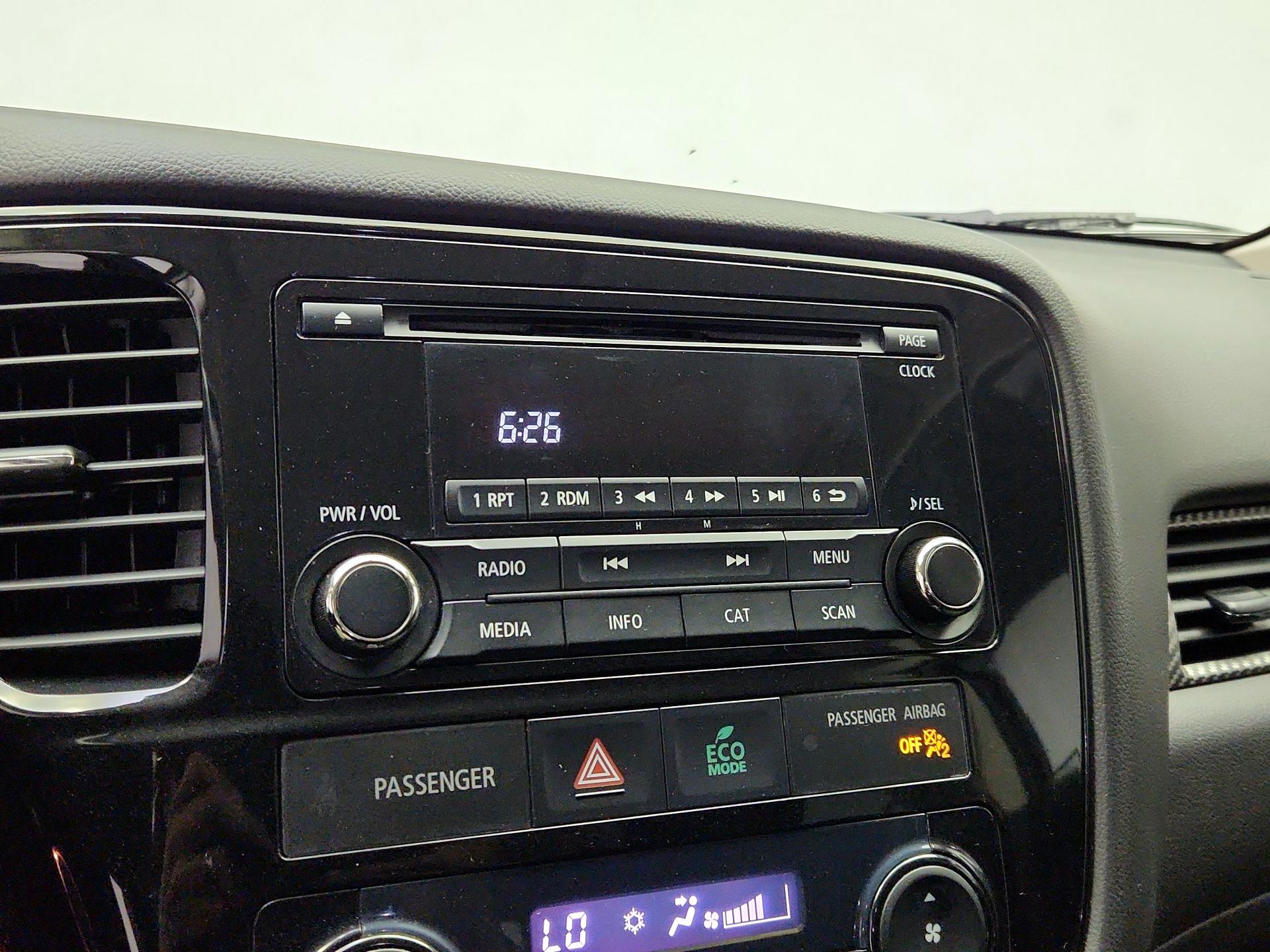 Thumbnail: 2016 Mitsubishi Outlander - 14