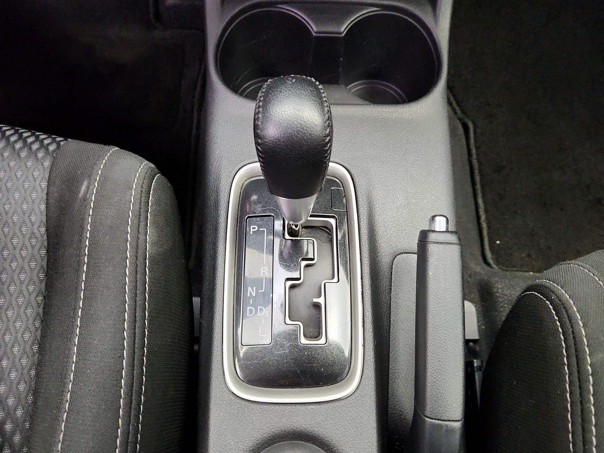 Thumbnail: 2016 Mitsubishi Outlander - 16