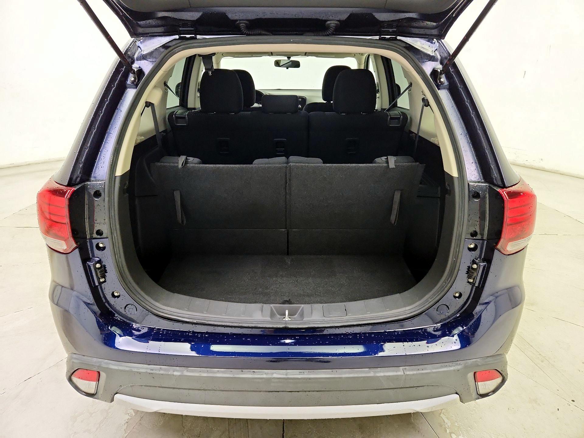 Thumbnail: 2016 Mitsubishi Outlander - 18