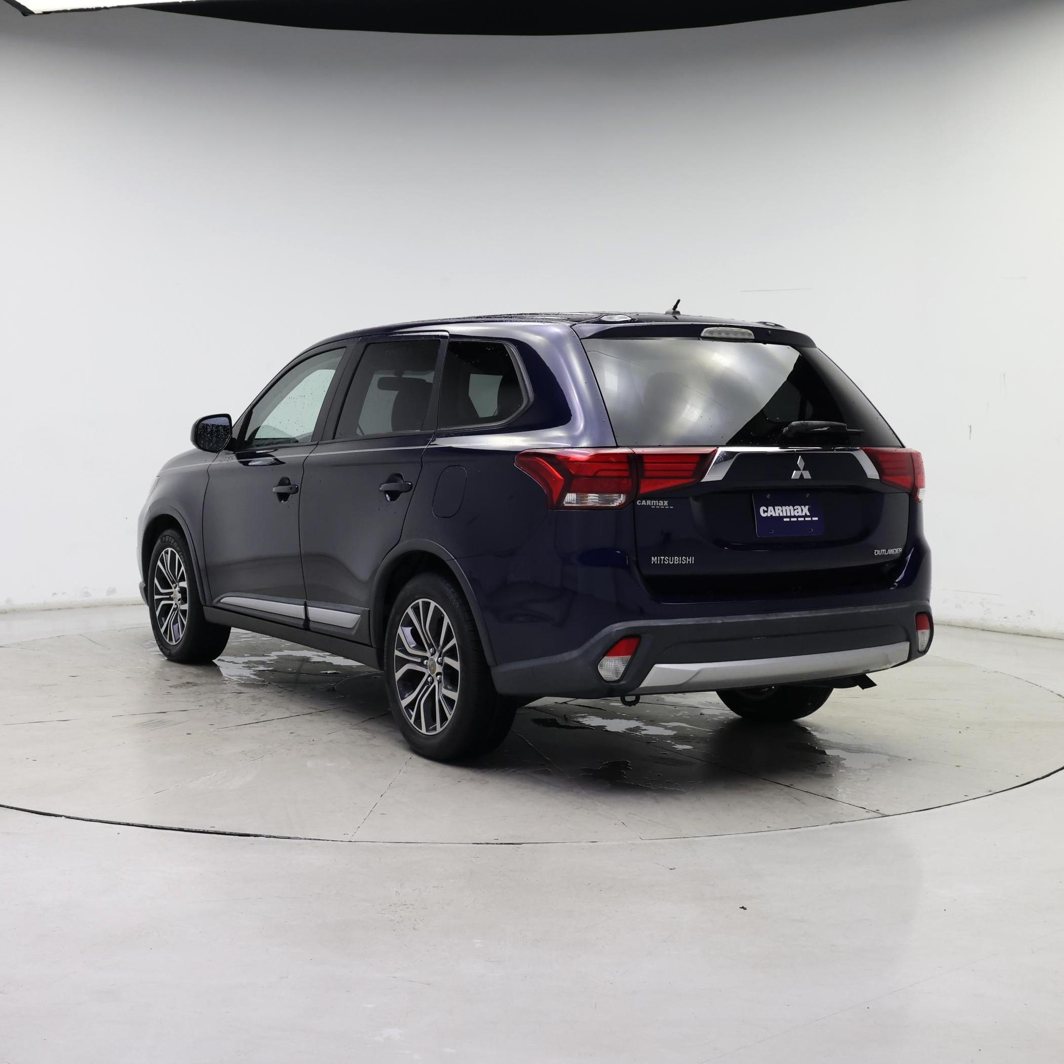 Thumbnail: 2016 Mitsubishi Outlander - 2
