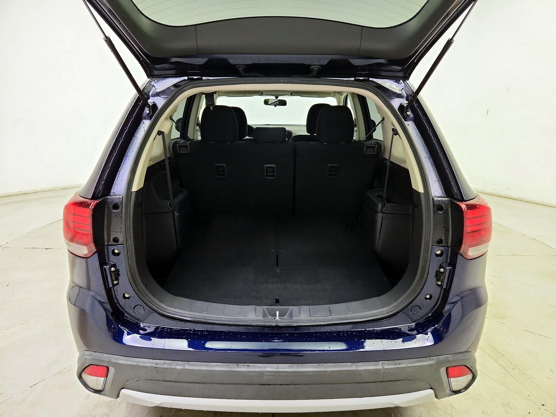 Thumbnail: 2016 Mitsubishi Outlander - 19