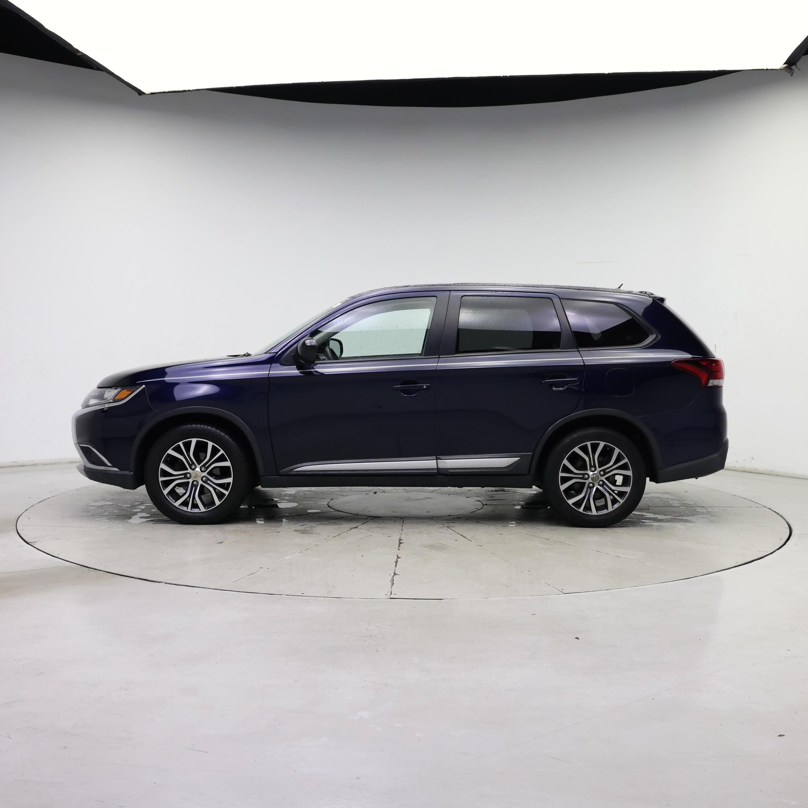 Thumbnail: 2016 Mitsubishi Outlander - 3