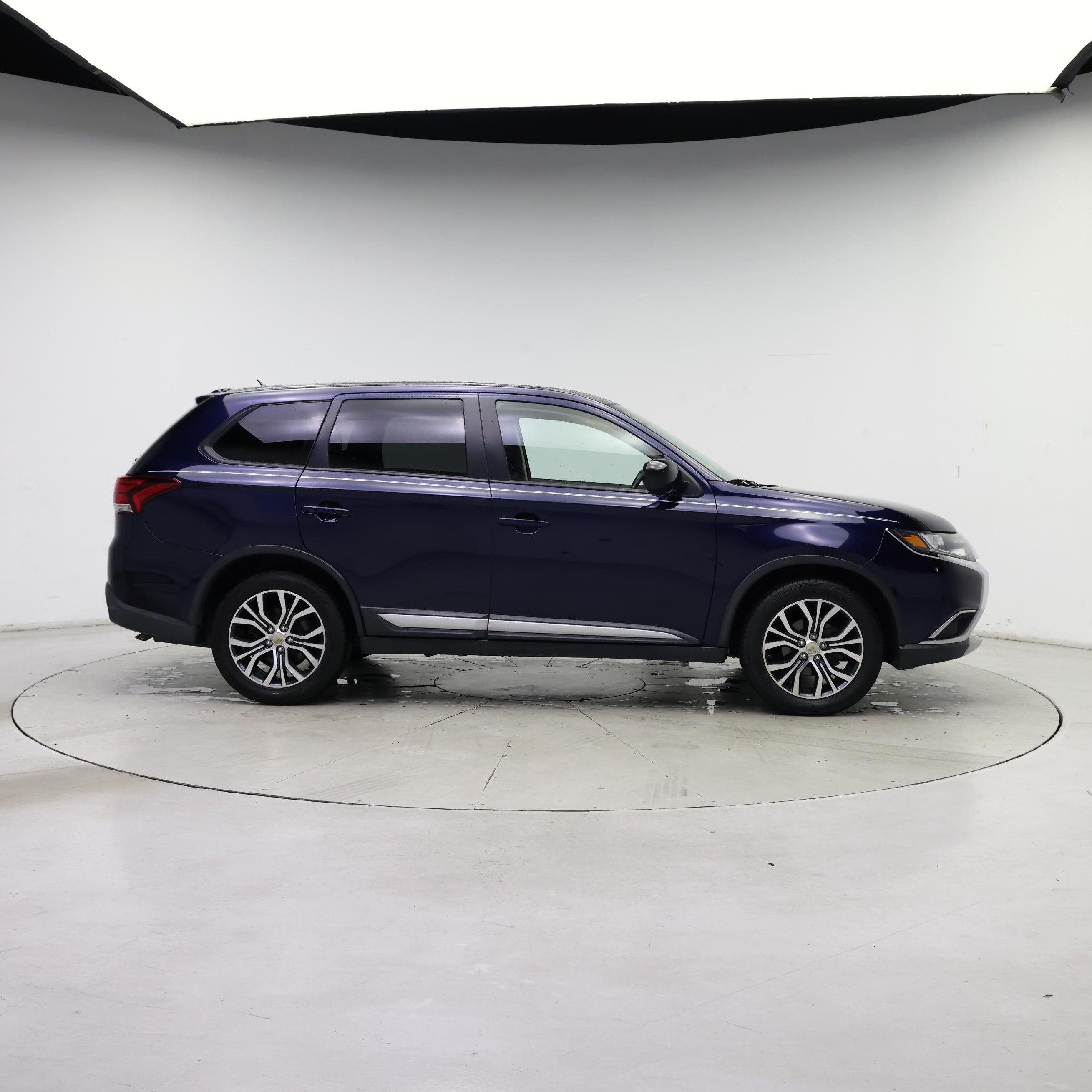 Thumbnail: 2016 Mitsubishi Outlander - 7