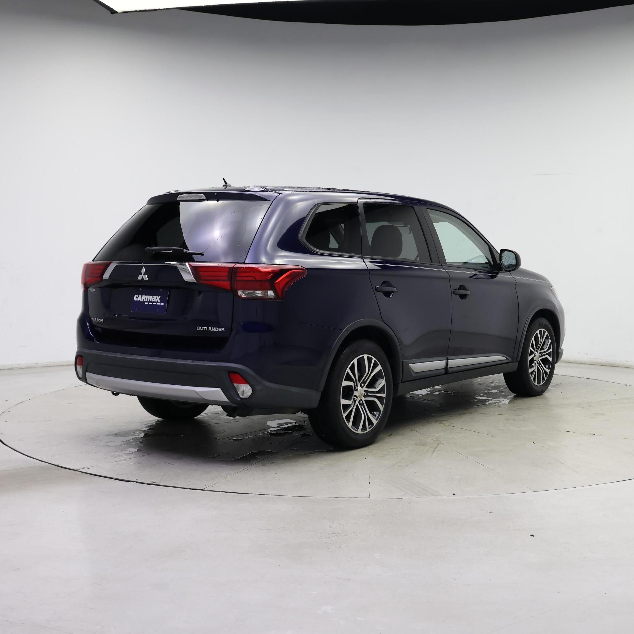 Thumbnail: 2016 Mitsubishi Outlander - 8