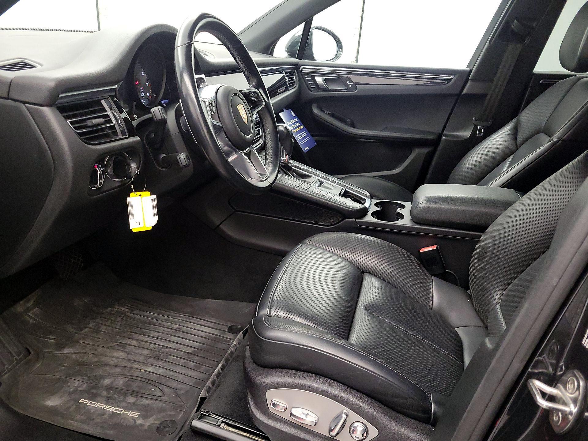 Thumbnail: 2020 Porsche Macan - 11