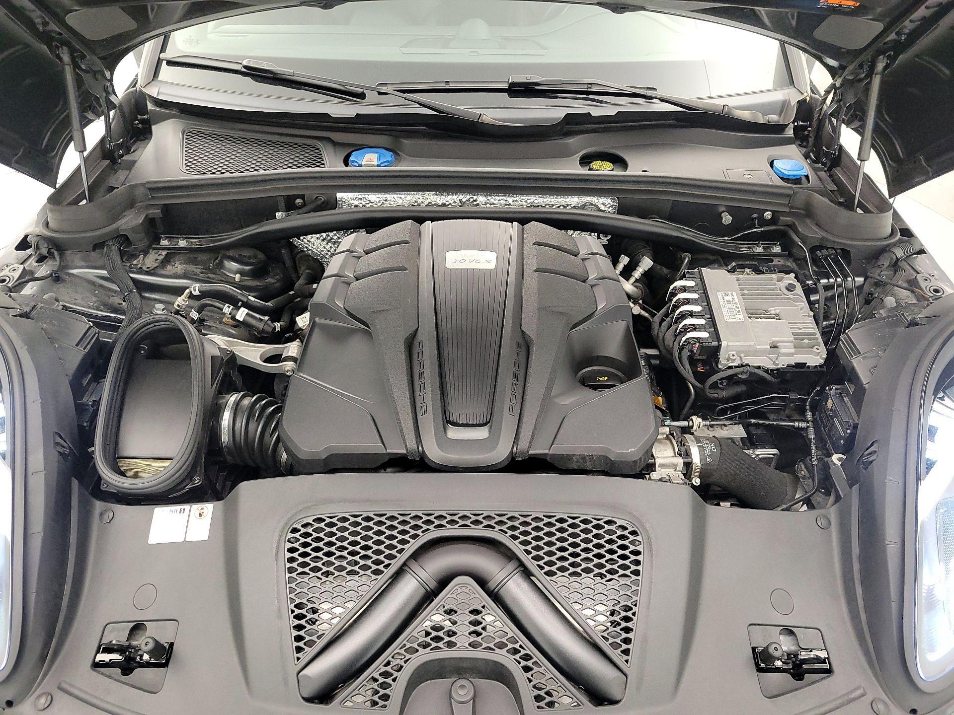 Thumbnail: 2020 Porsche Macan - 17