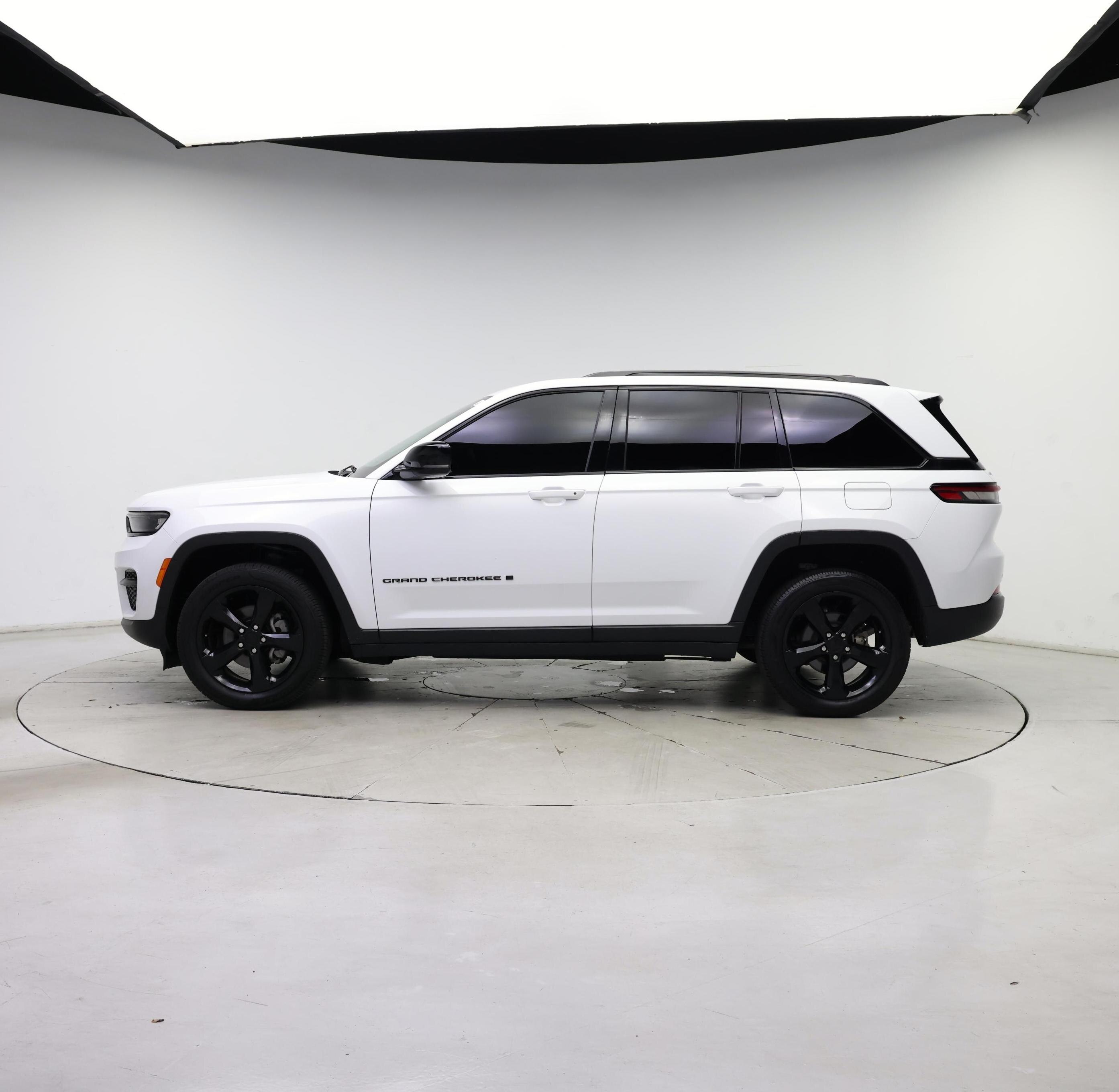Thumbnail: 2022 Jeep Grand Cherokee - 3