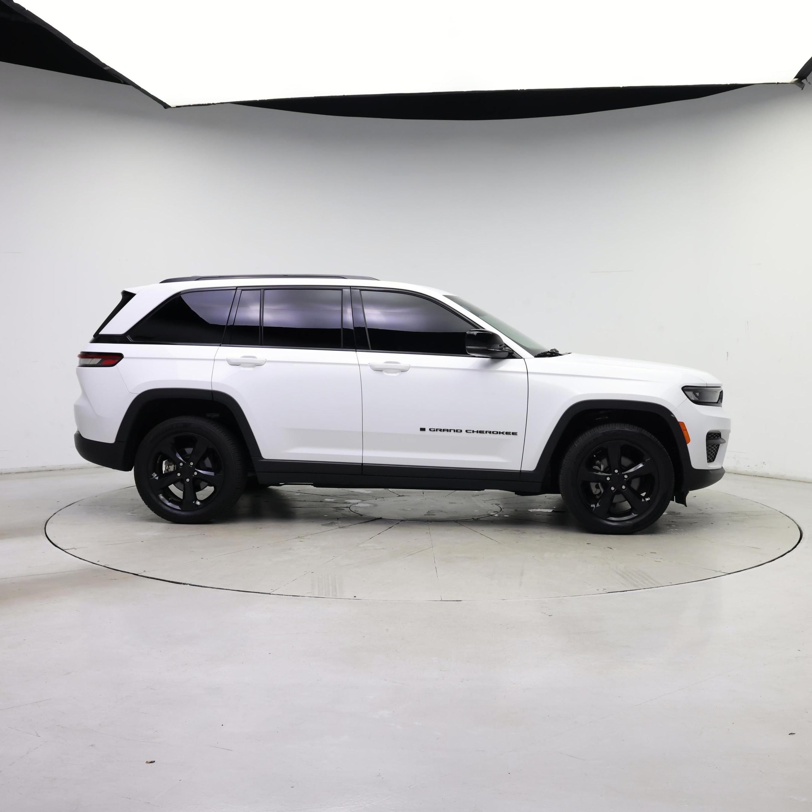 Thumbnail: 2022 Jeep Grand Cherokee - 7