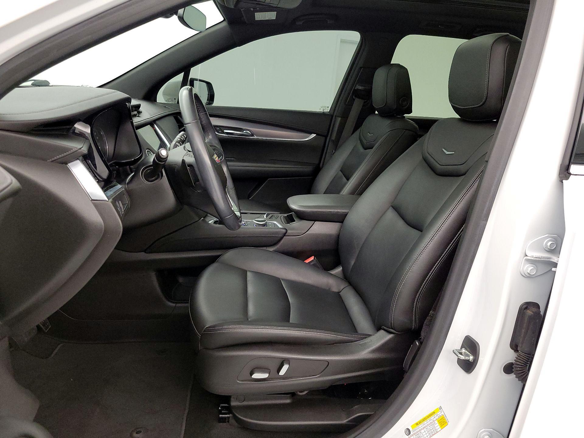 Thumbnail: 2022 Cadillac XT6 - 11