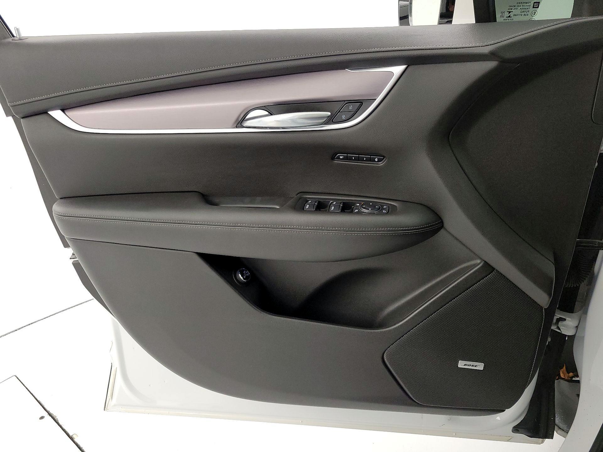 Thumbnail: 2022 Cadillac XT6 - 12