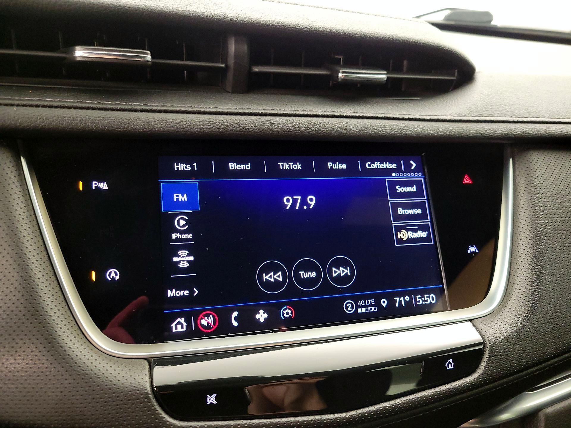 Thumbnail: 2022 Cadillac XT6 - 15