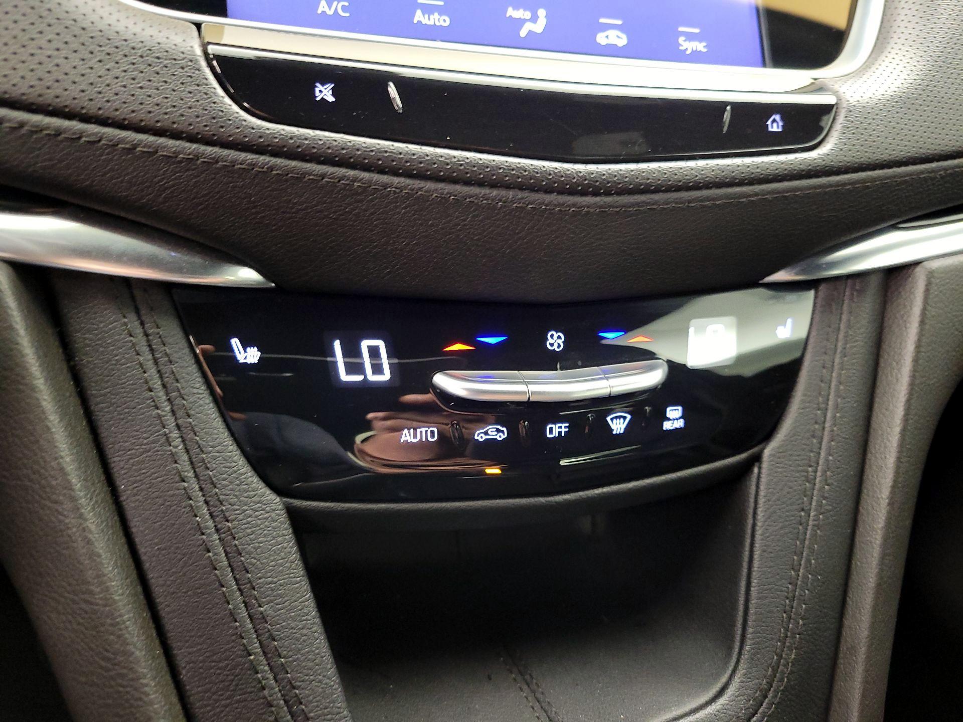 Thumbnail: 2022 Cadillac XT6 - 16