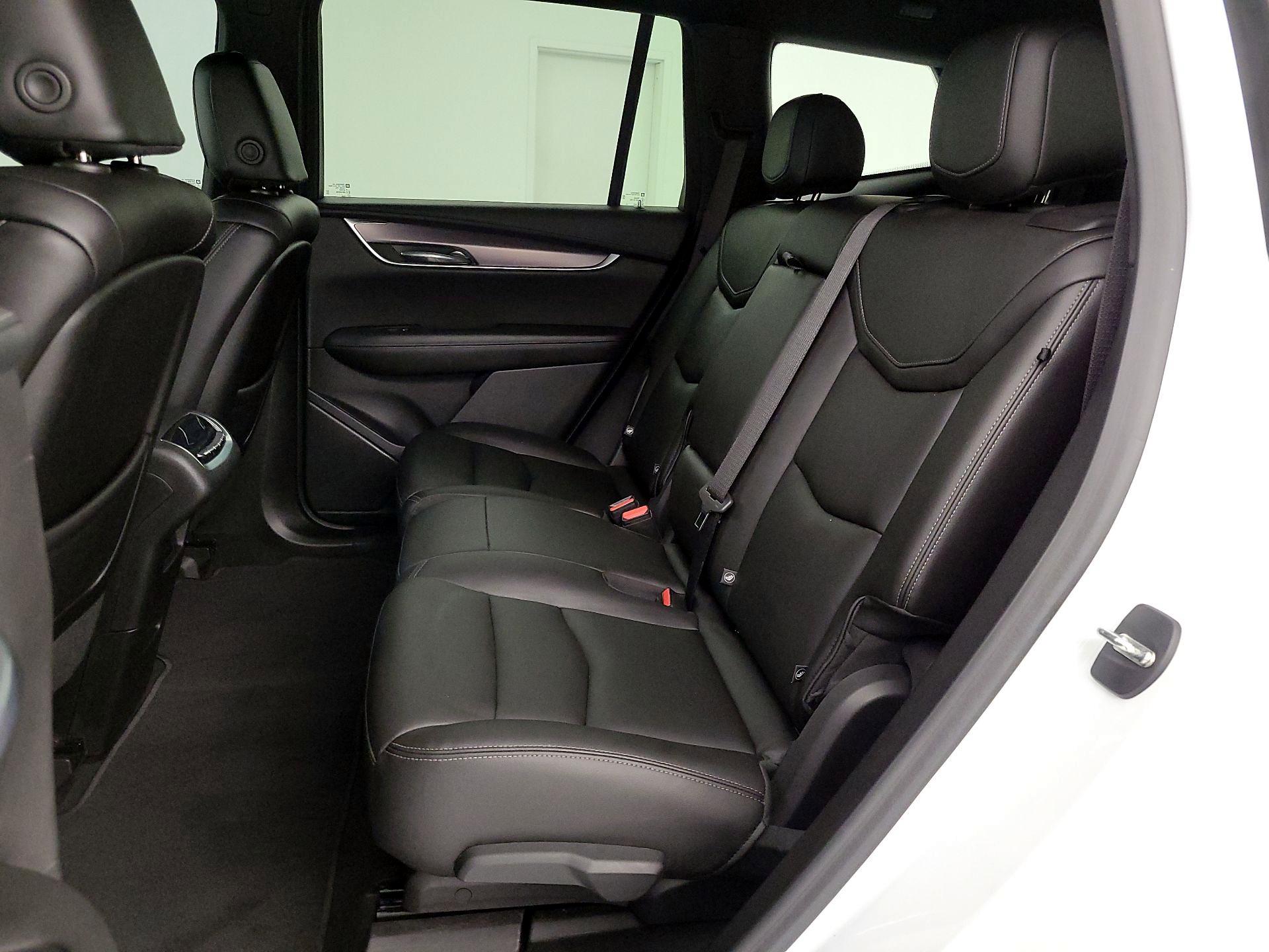 Thumbnail: 2022 Cadillac XT6 - 20