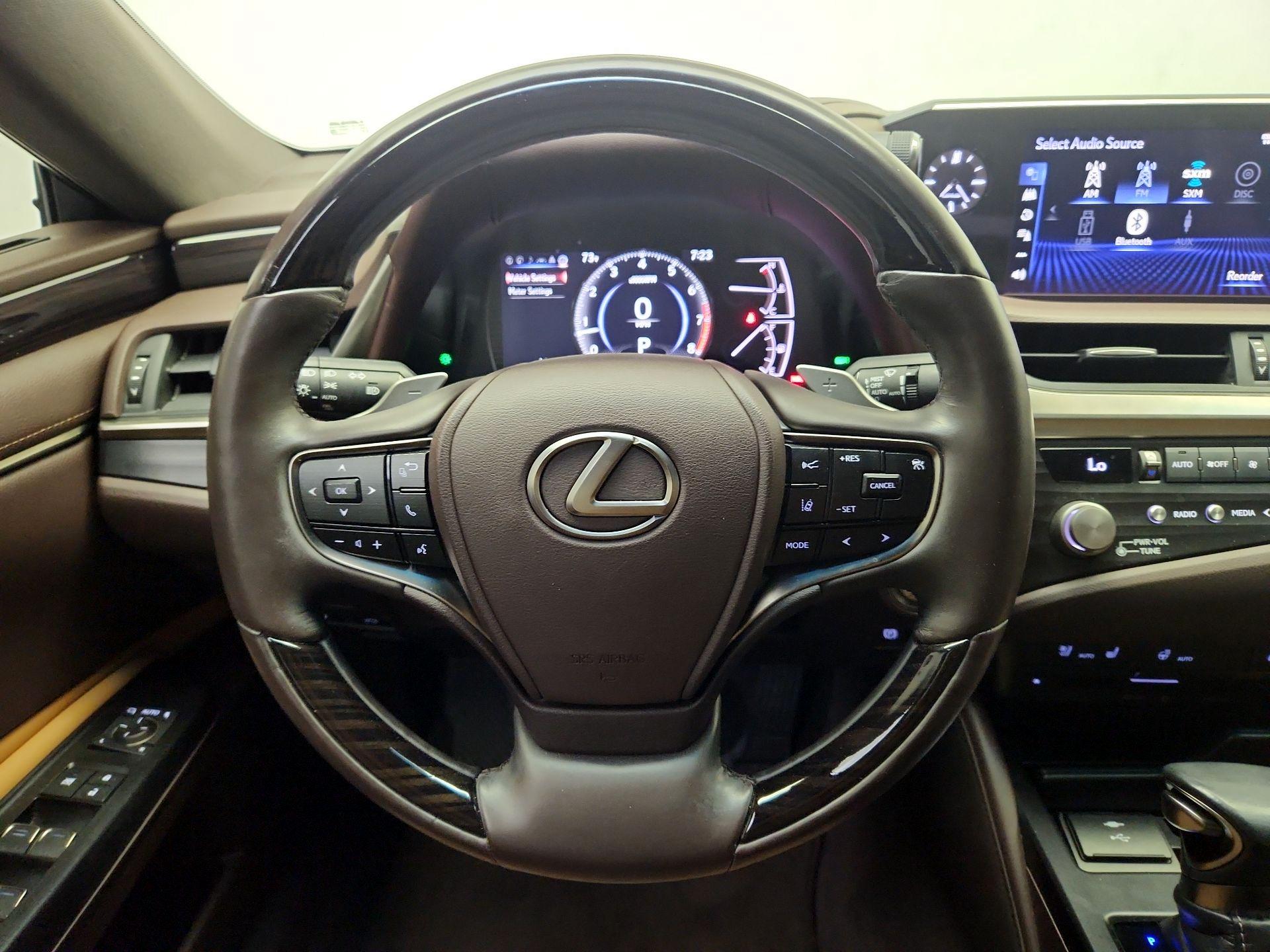 Thumbnail: 2021 Lexus ES - 10