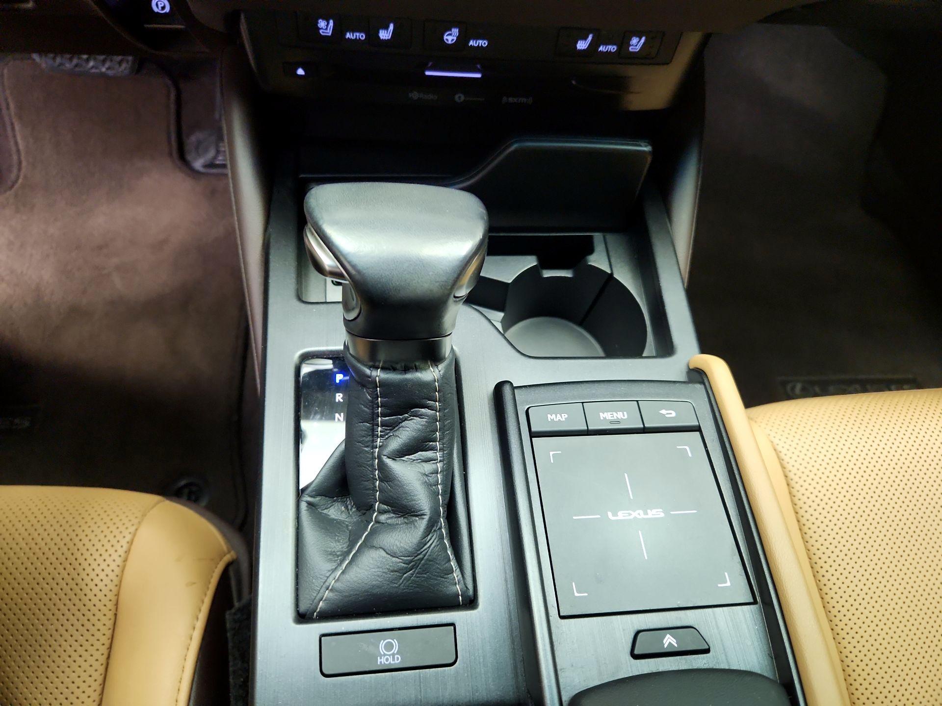 Thumbnail: 2021 Lexus ES - 18