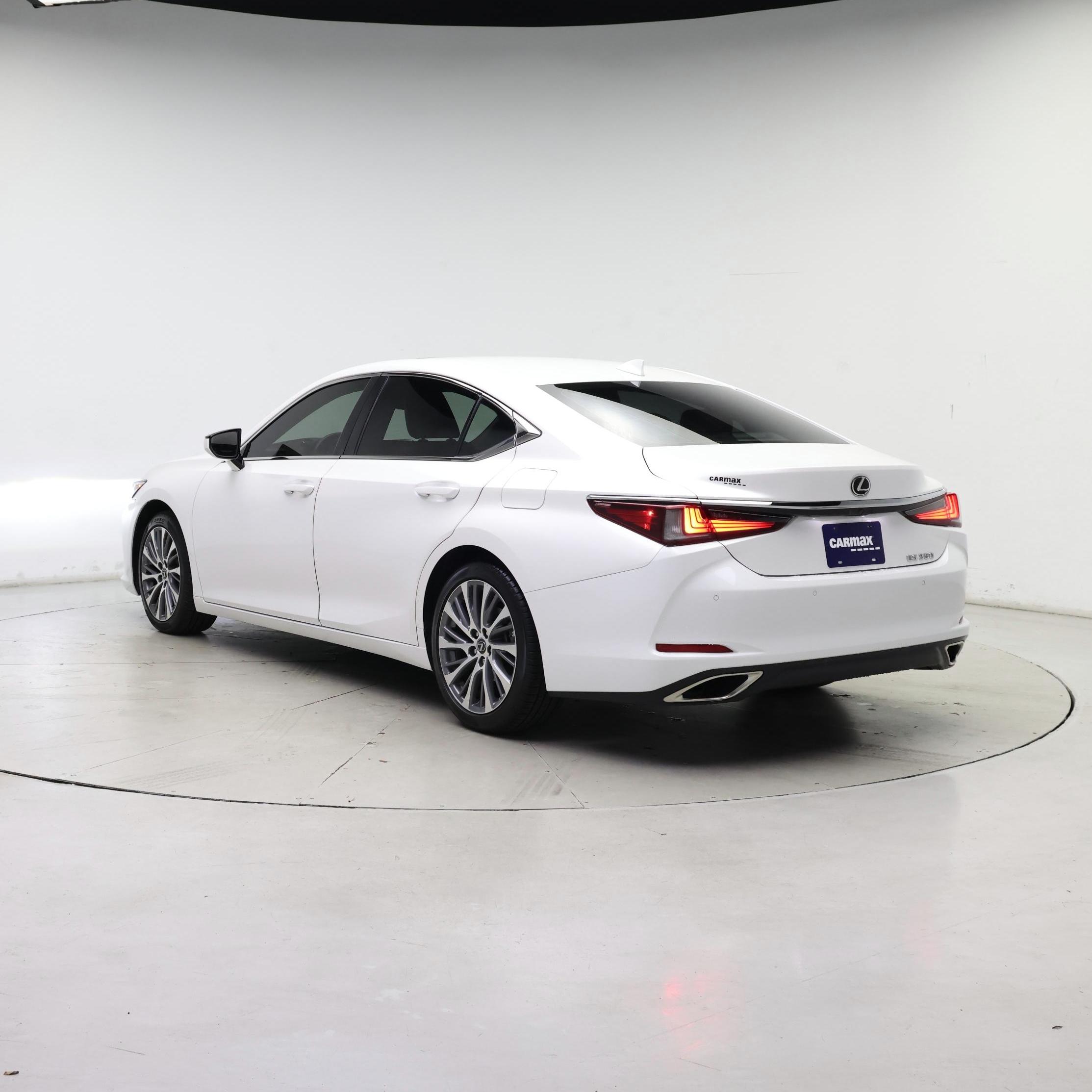 Thumbnail: 2021 Lexus ES - 2