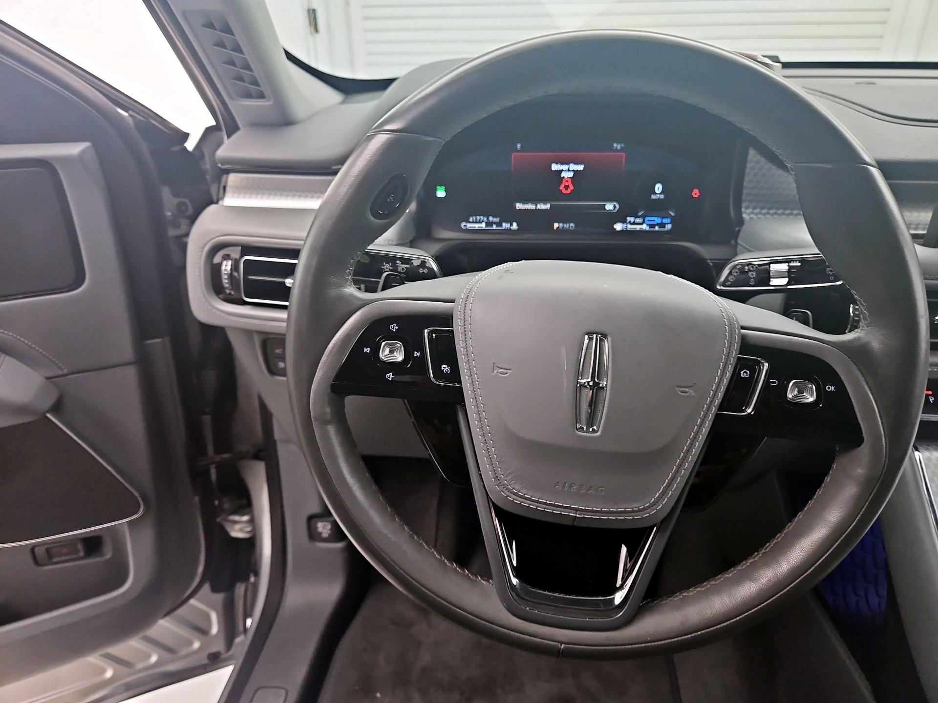 Thumbnail: 2020 Lincoln Aviator - 10